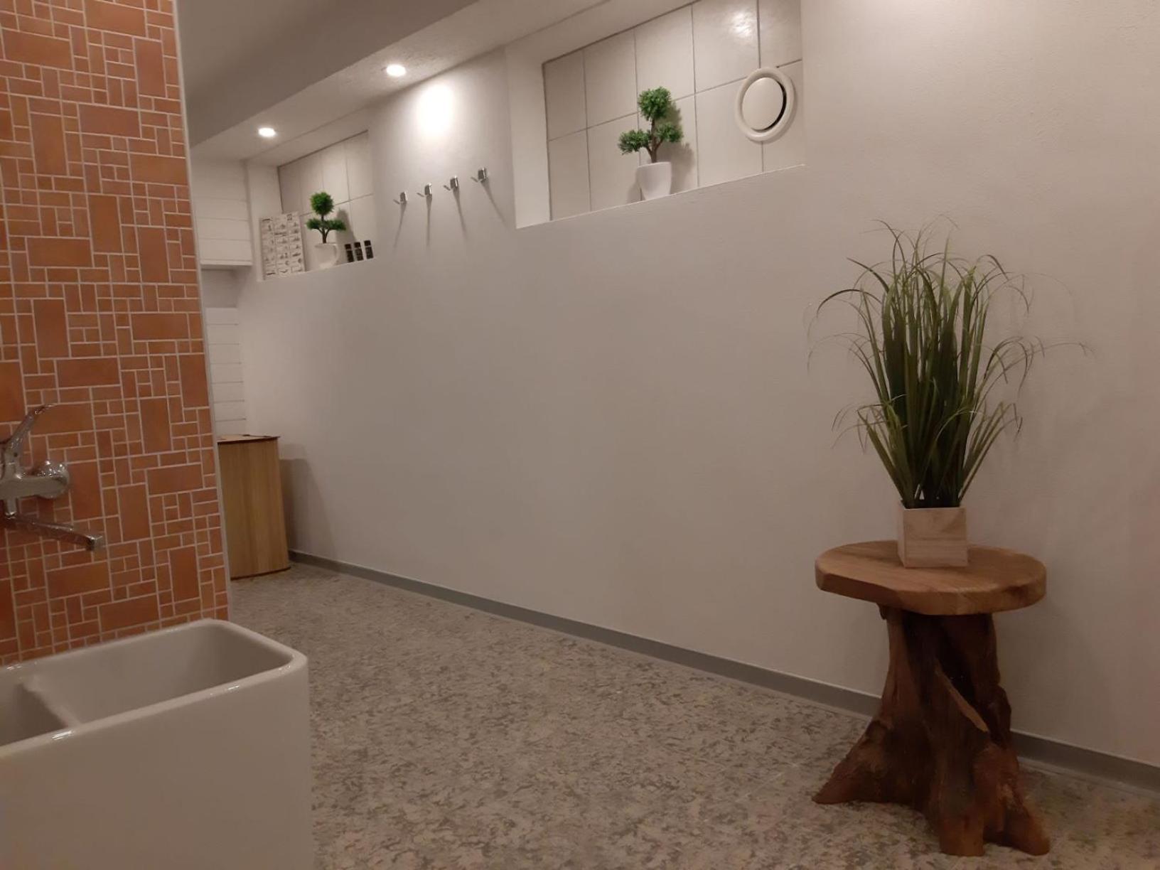 Studio with Balcony - Photo 8