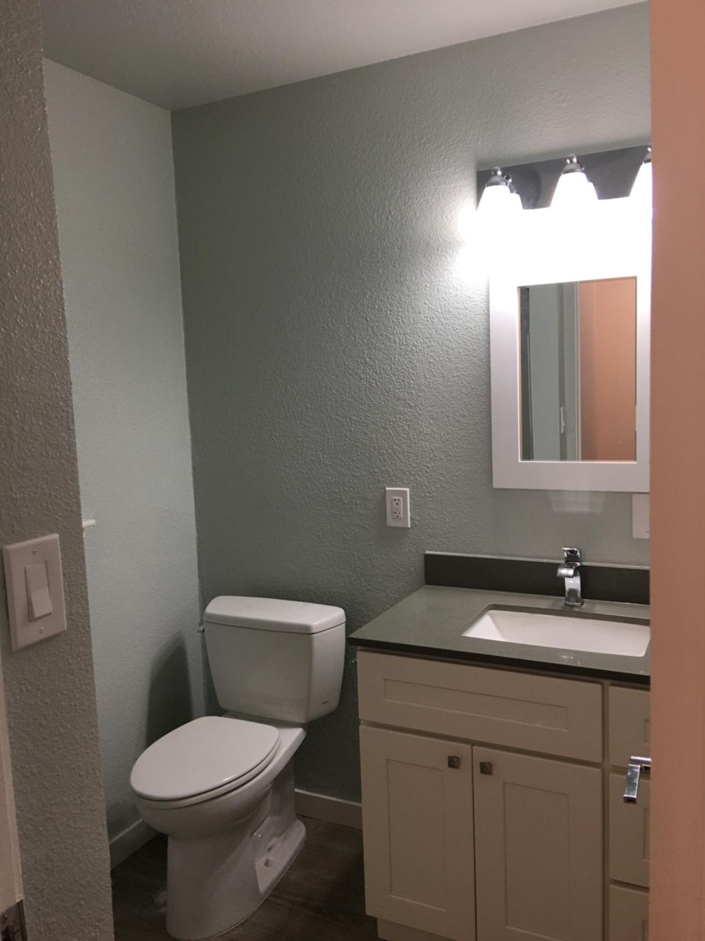 Queen Room - Photo 7