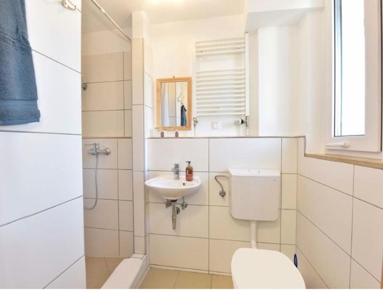 Single Room with Shared Shower and Toilet photo 3