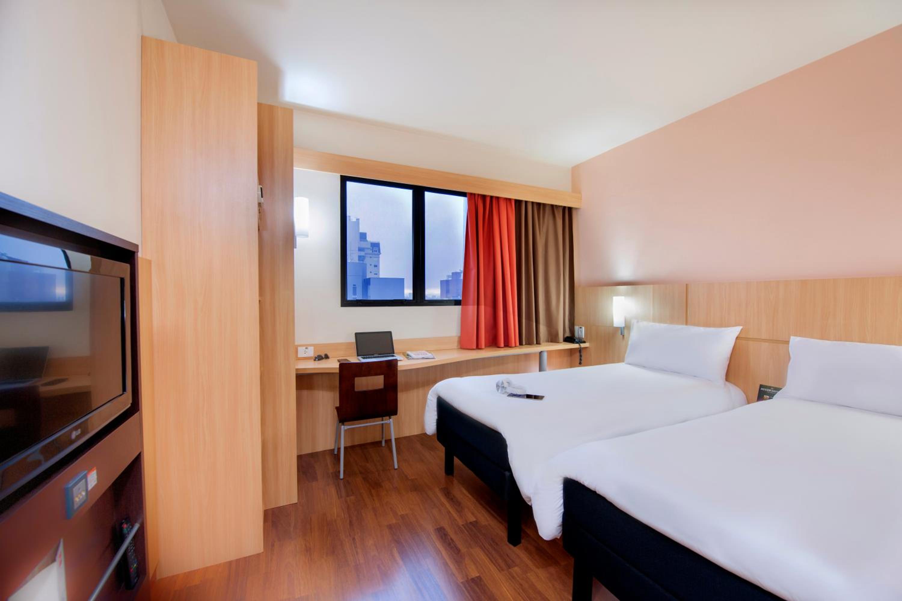 Standard Twin Room - Photo 1