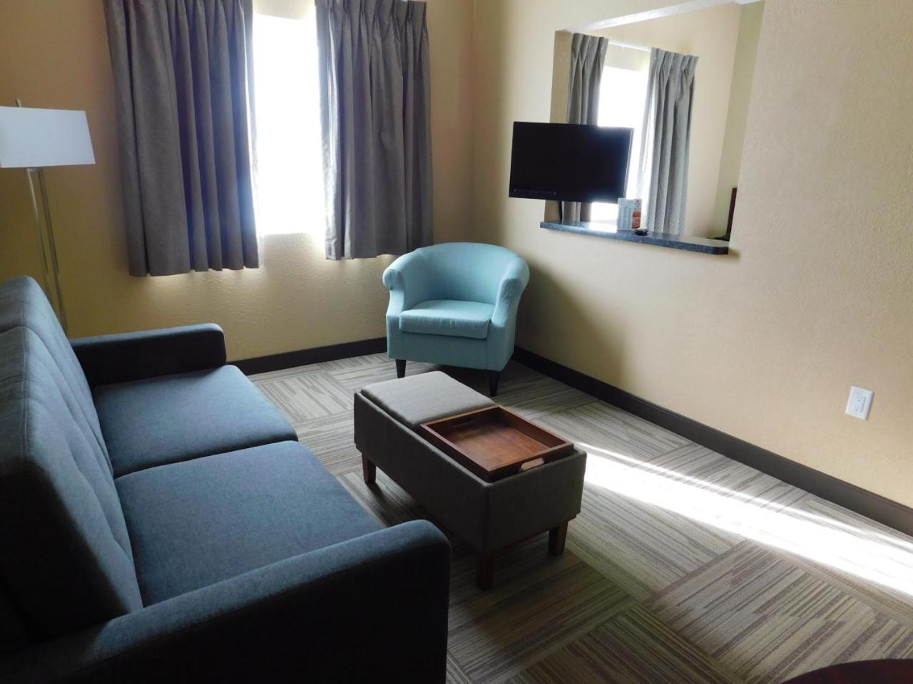 King Suite with Sofa Bed - Photo 5