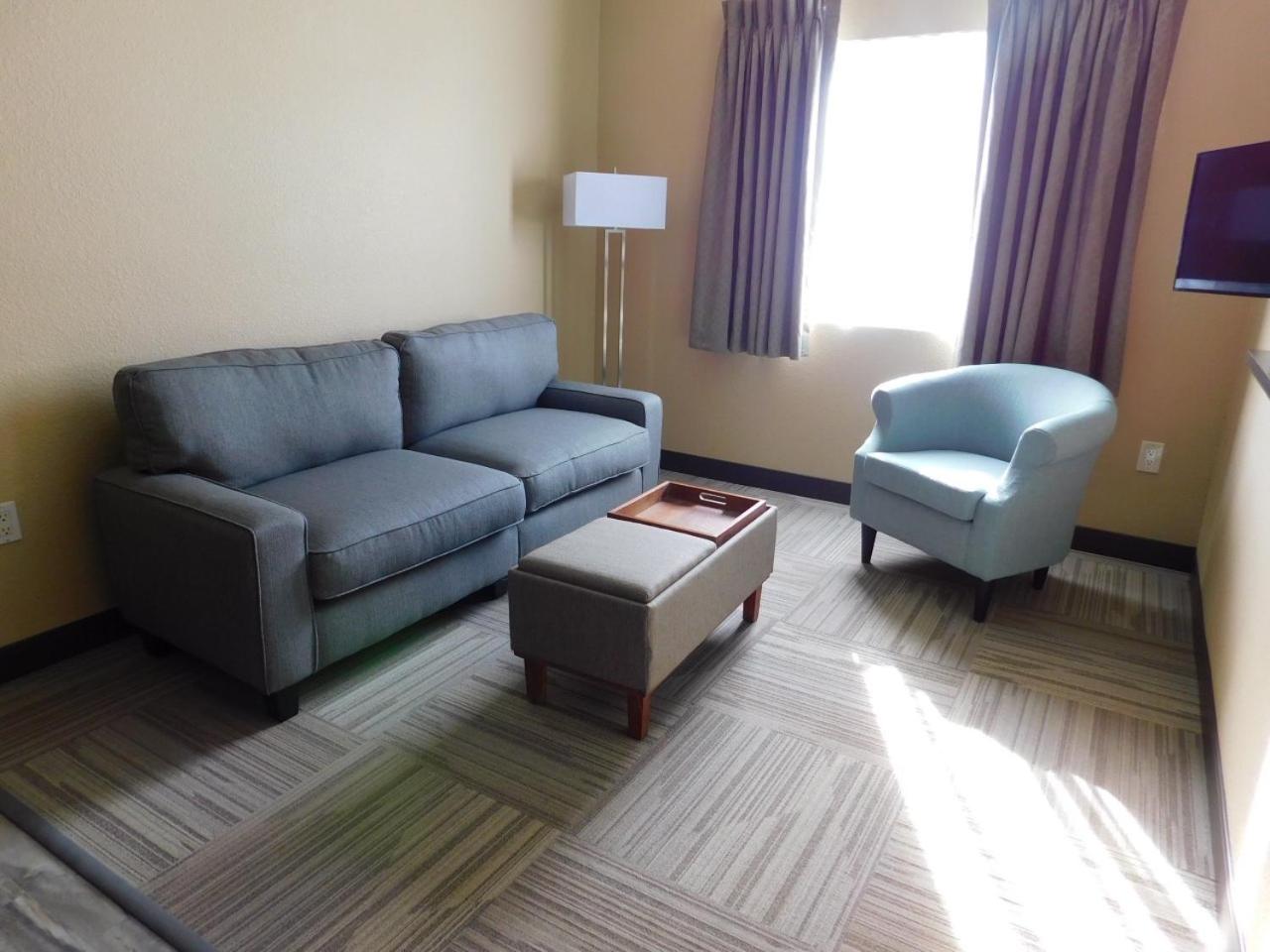 King Suite - Non-Smoking - Photo 12