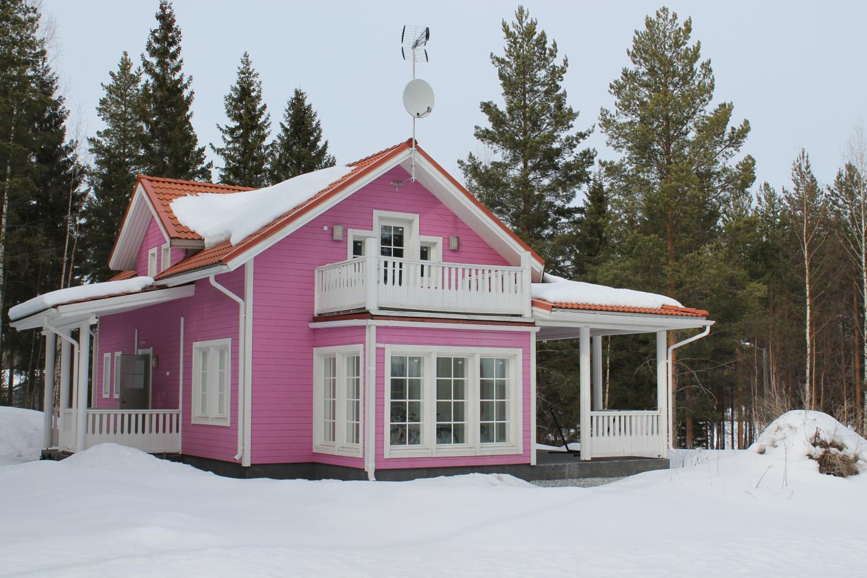 Three-Bedroom House - Photo 23