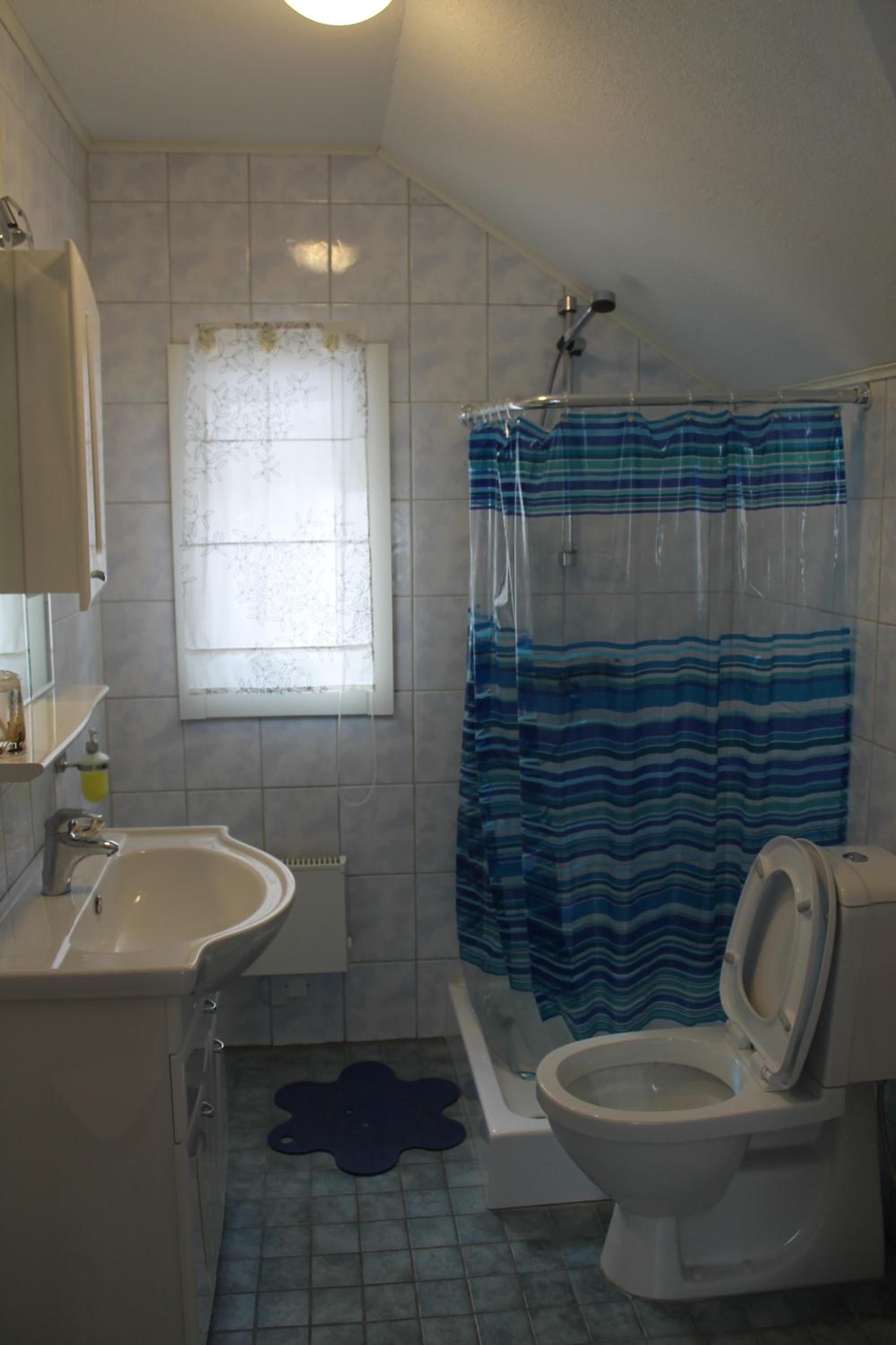 Three-Bedroom House - Photo 31