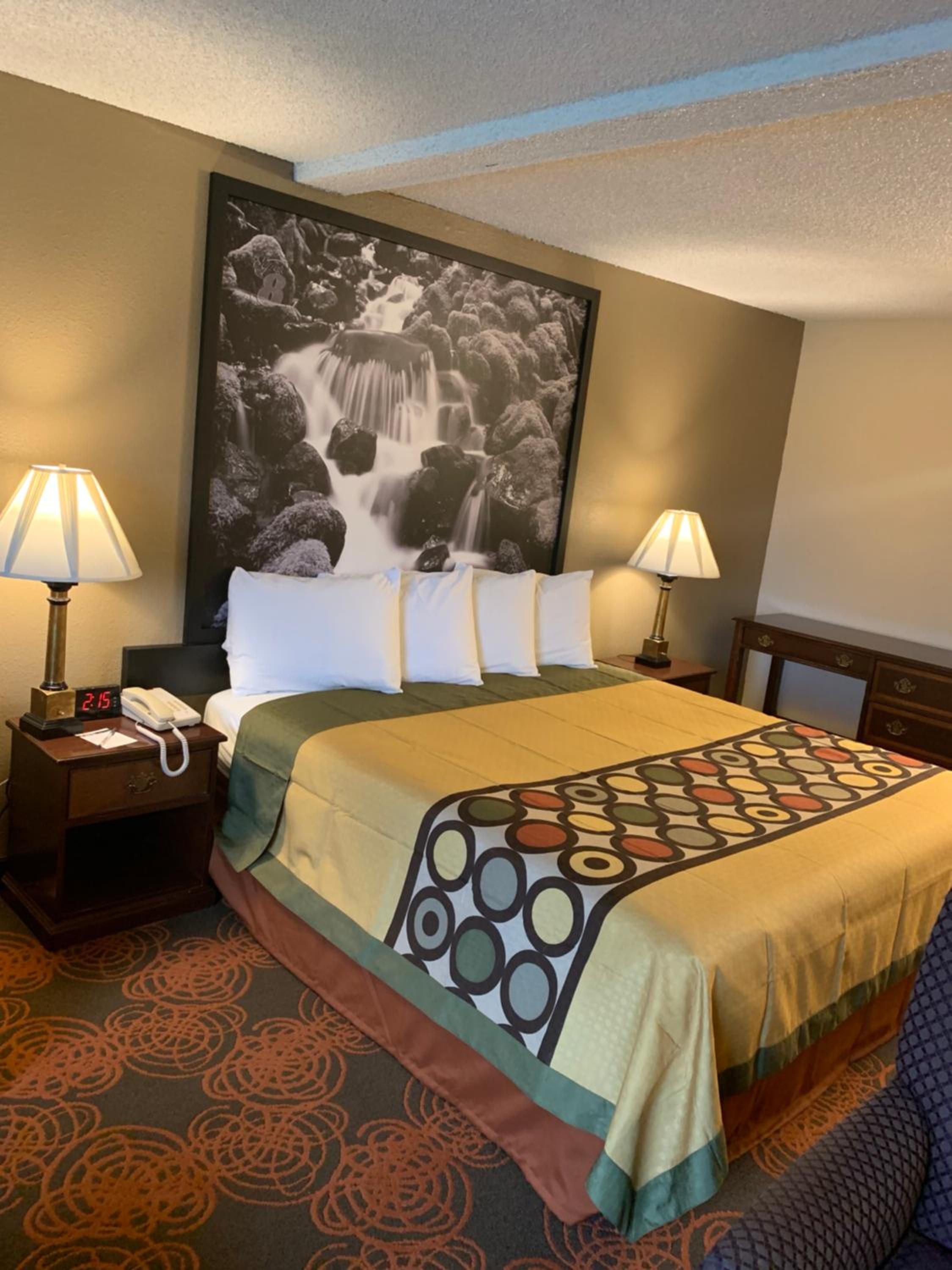 King Room - Non-Smoking - Photo 10
