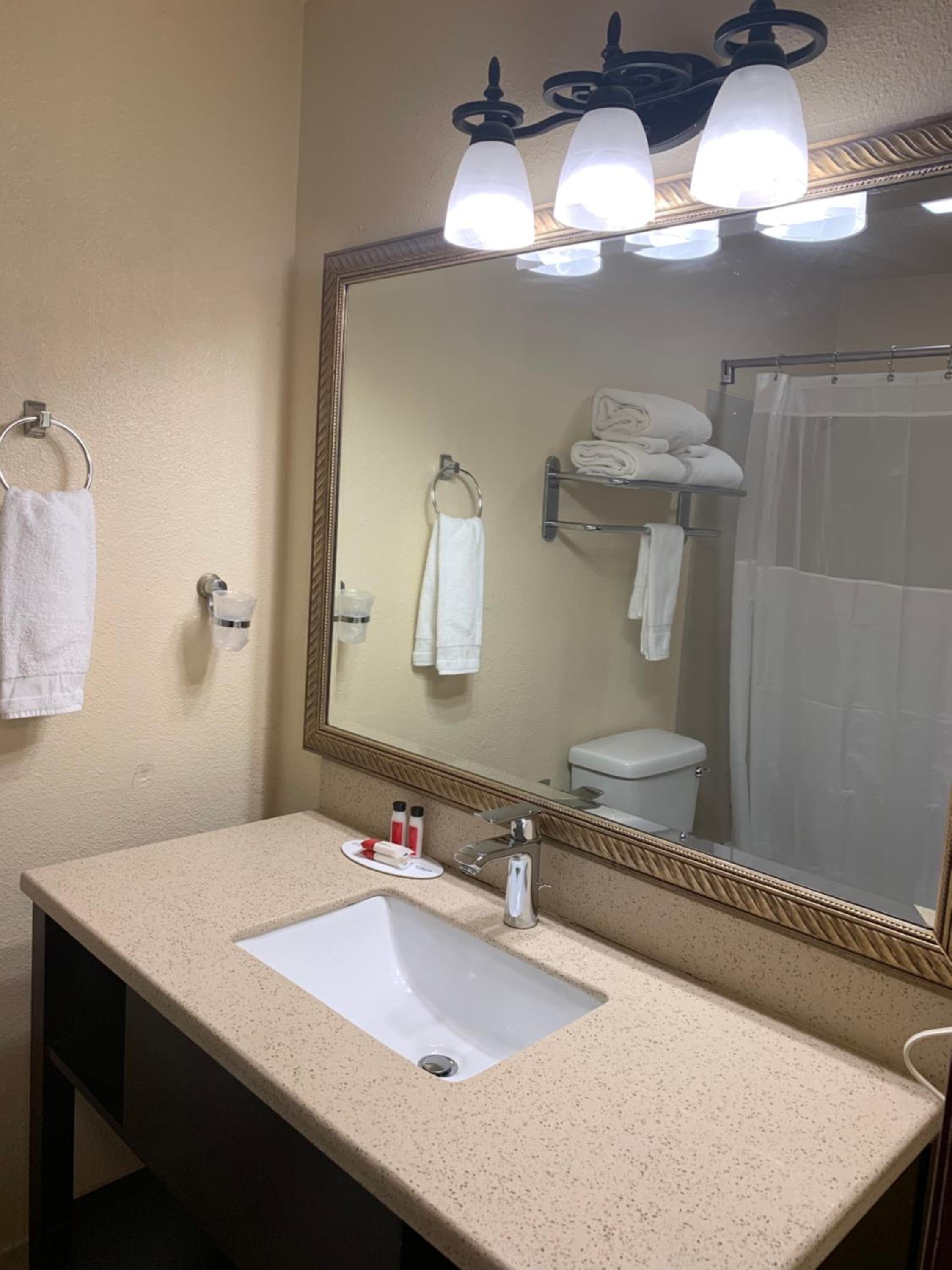 King Room - Non-Smoking - Photo 2