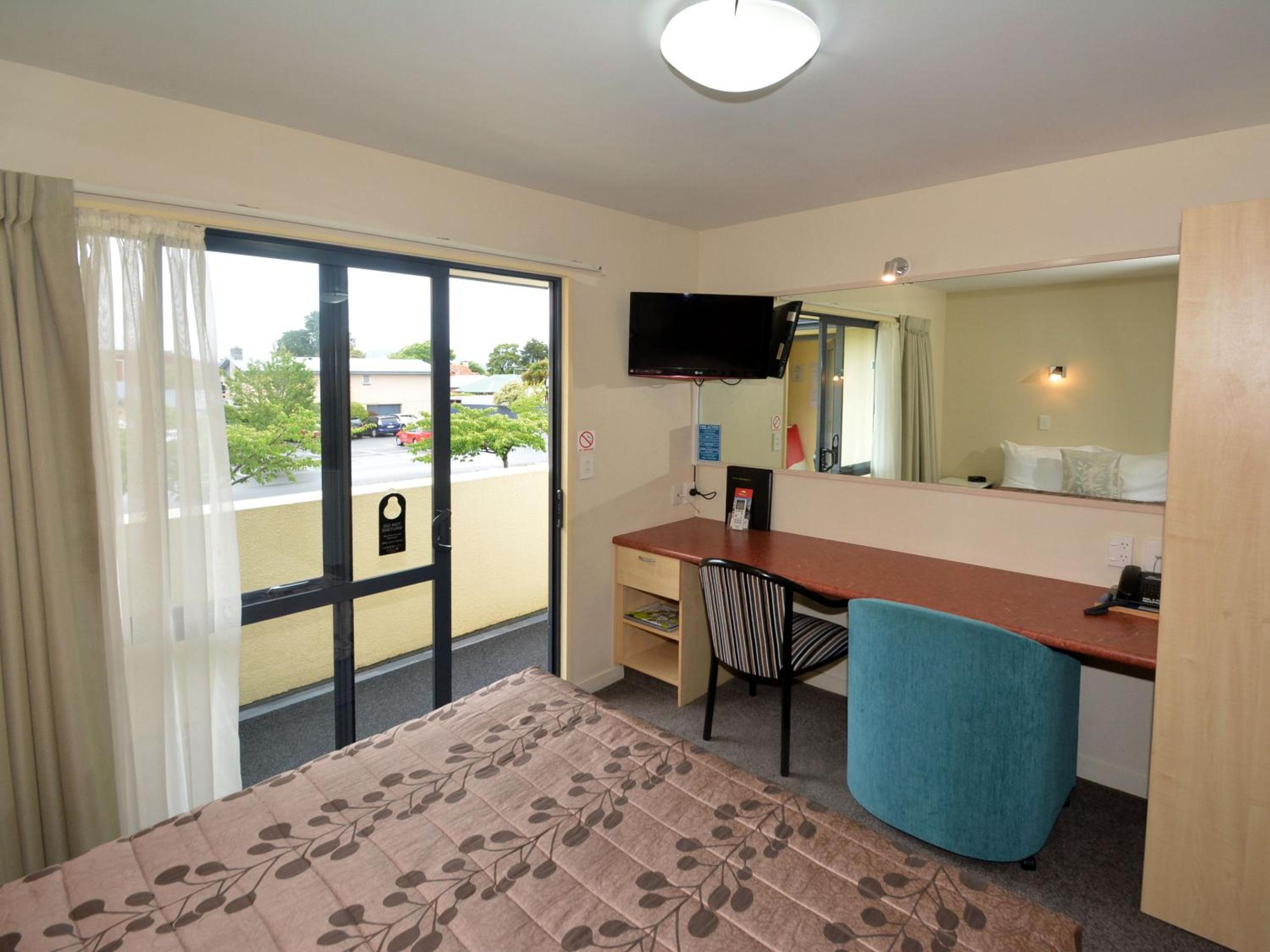 Standard Twin Room - Photo 6