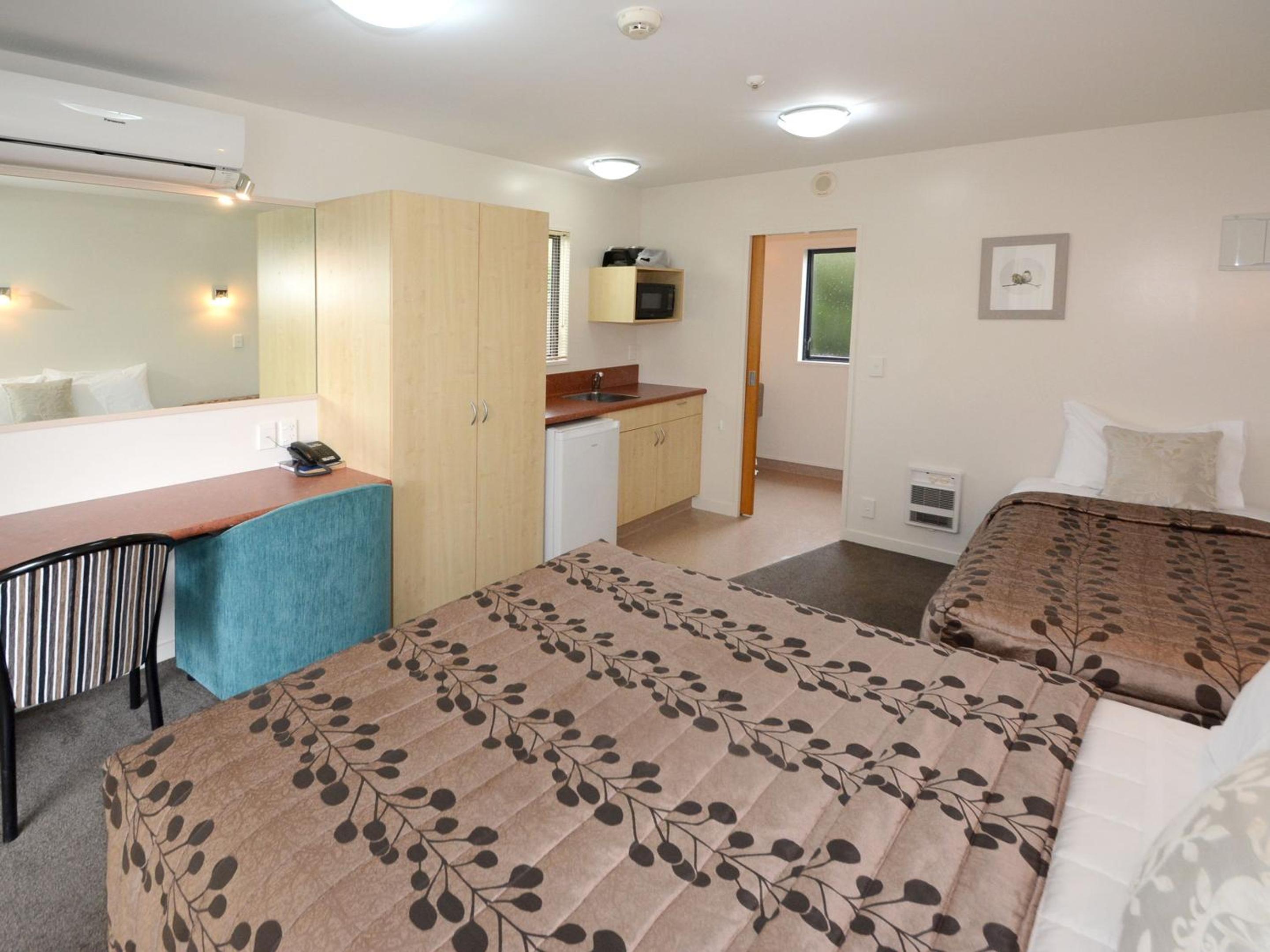 Standard Twin Room - Photo 3