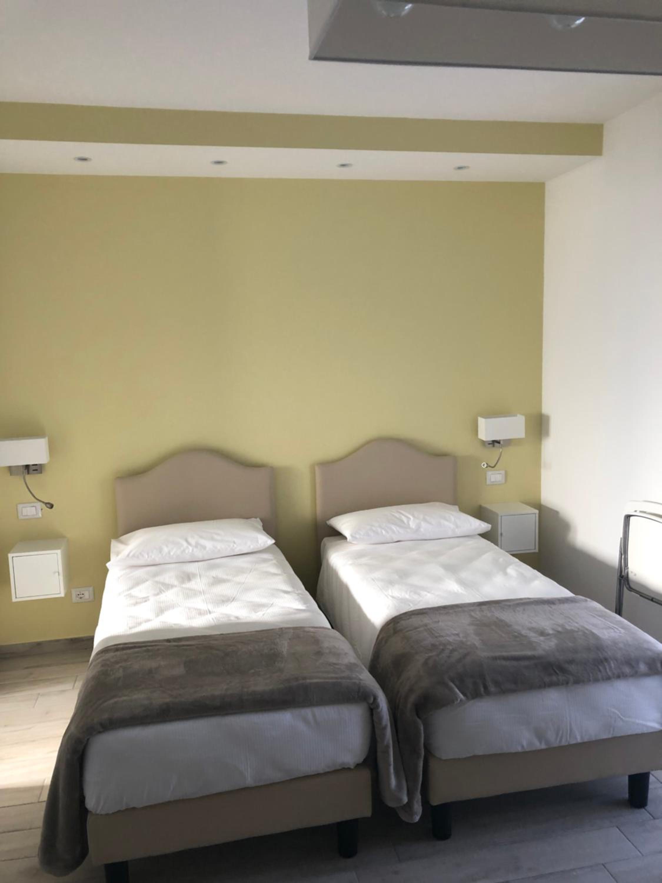 Twin Room with Extra Bed photo 1