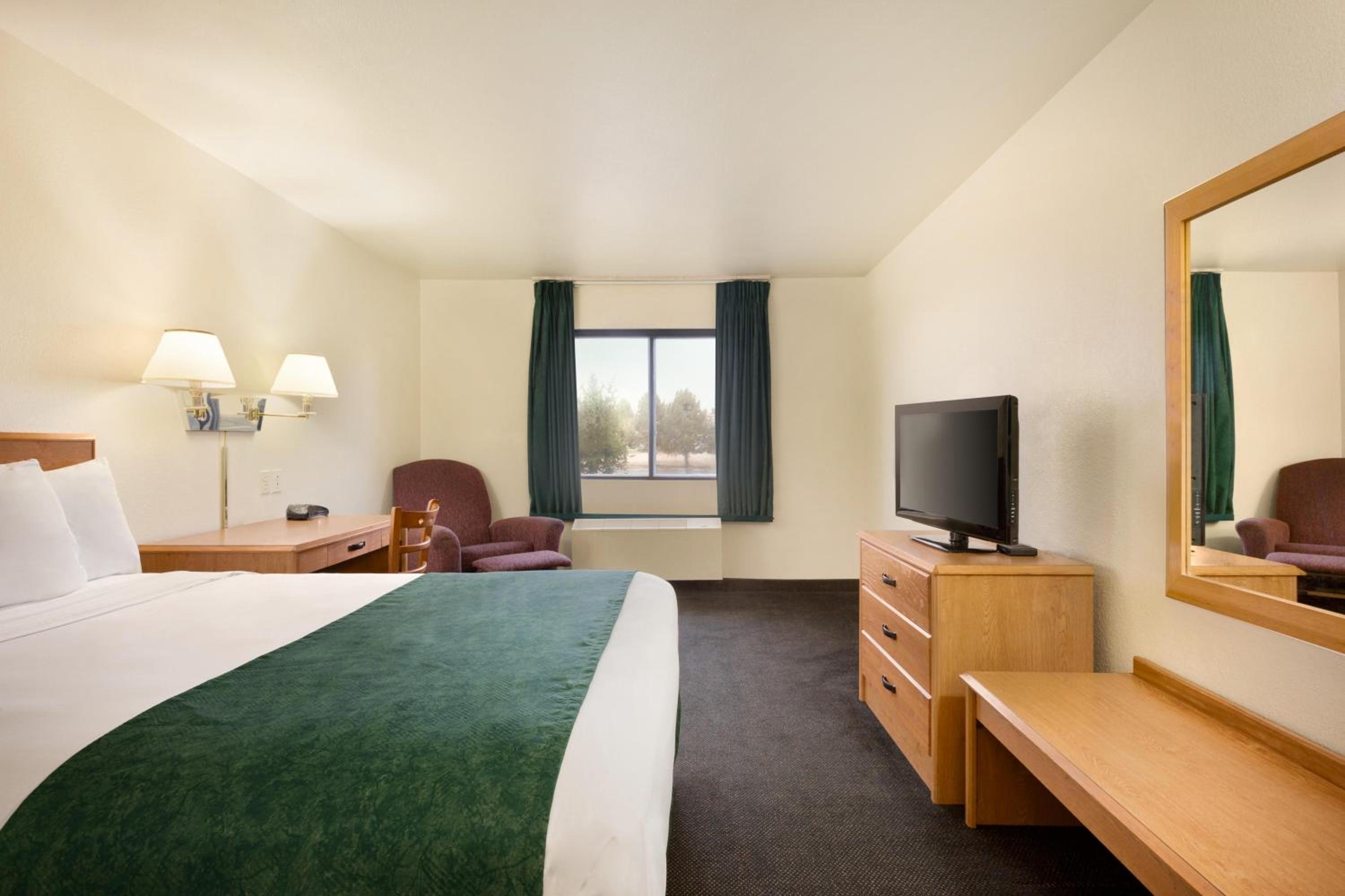 King Room - Non-Smoking photo 1