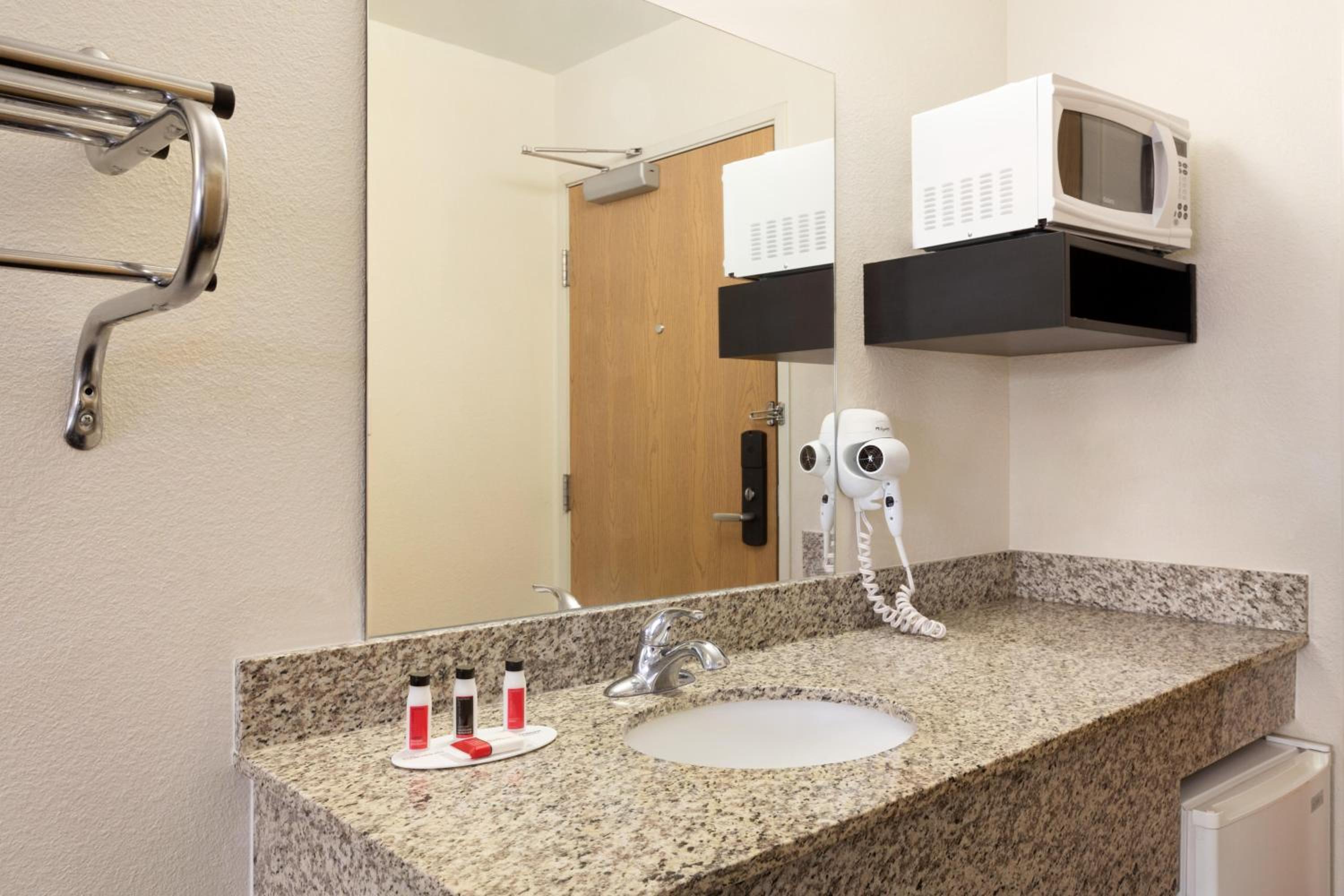 Double Room - Non-Smoking  photo 3