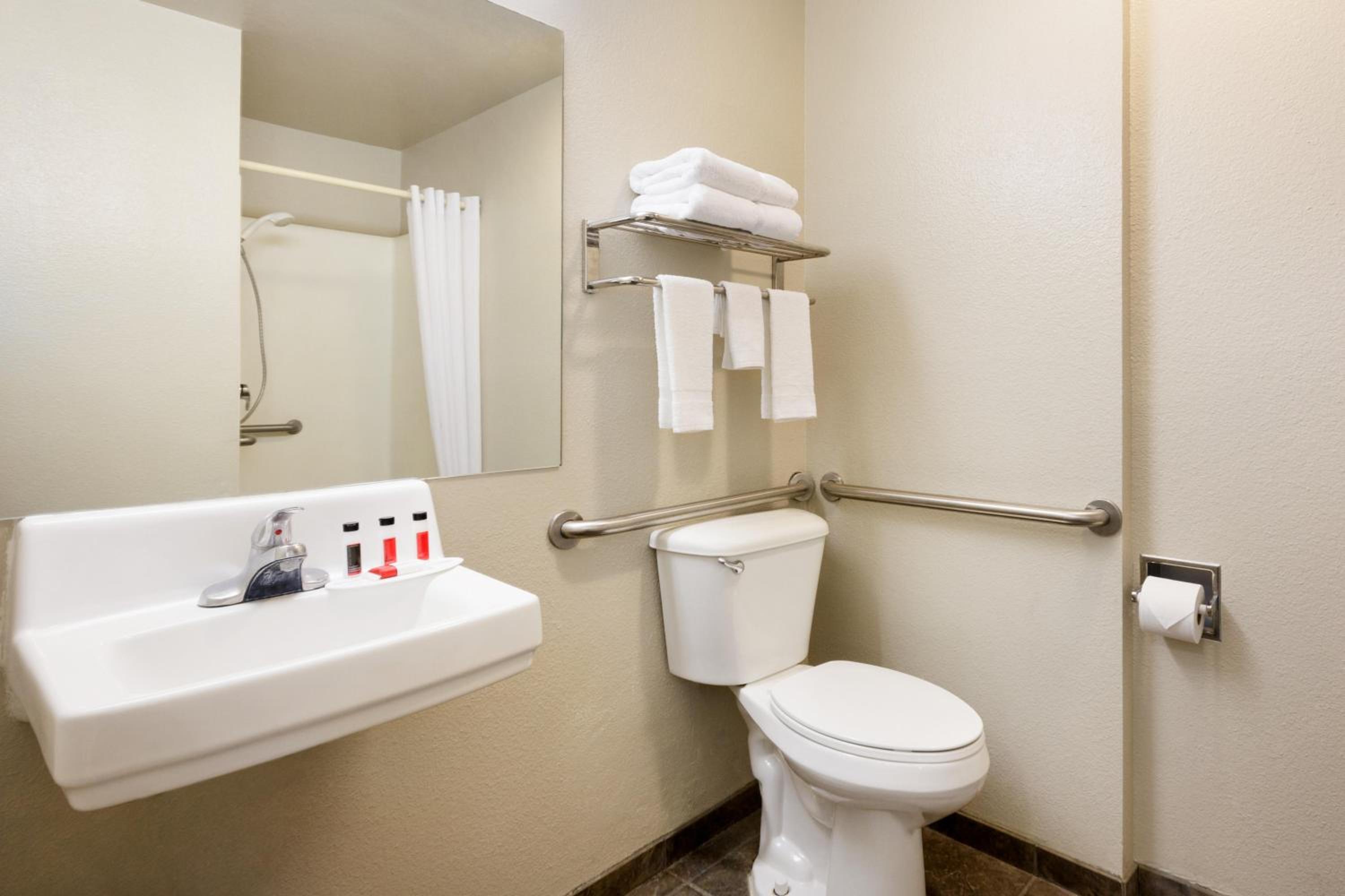 King Room - Non-Smoking photo 2