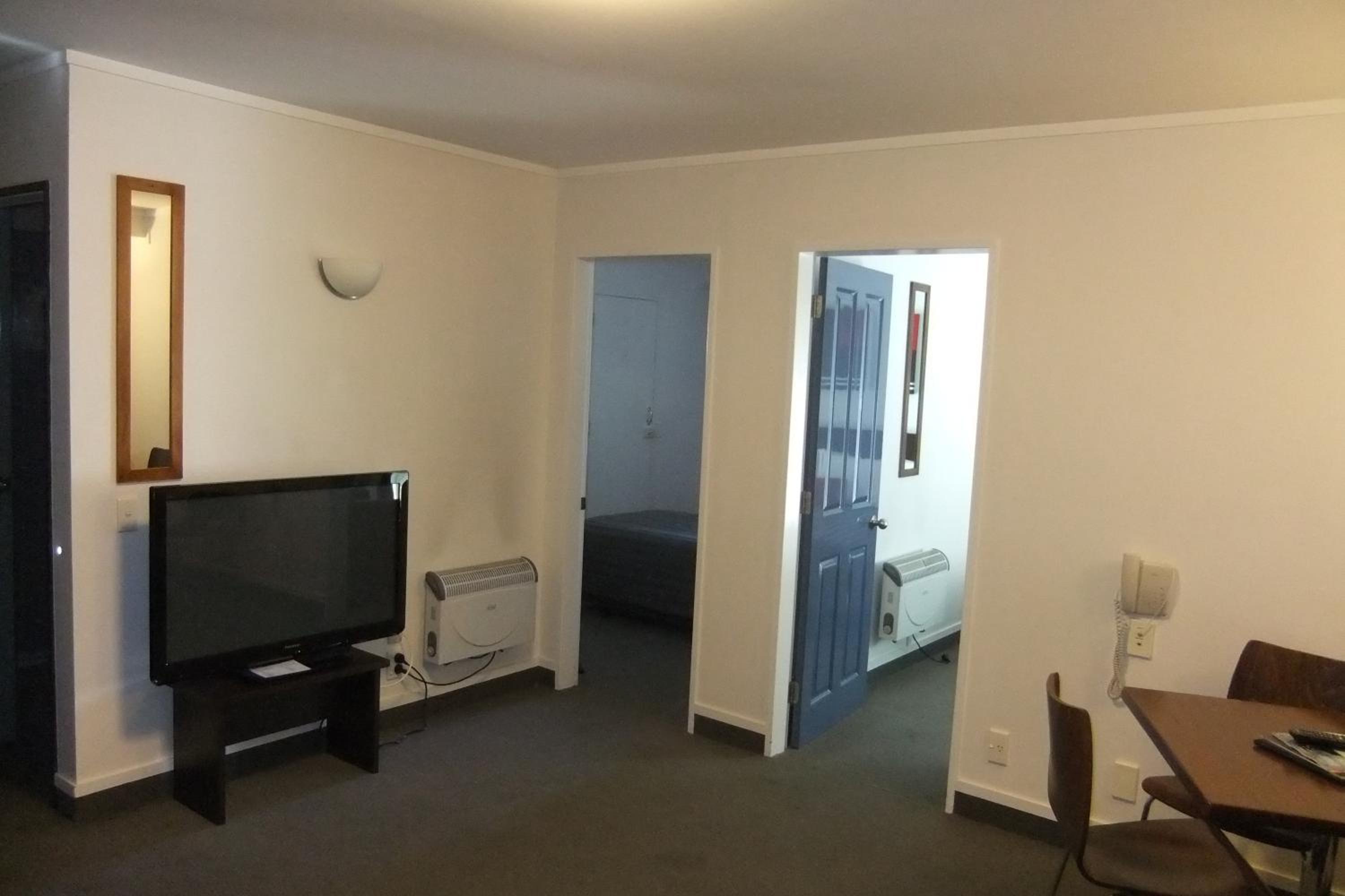 One-Bedroom Apartment - Photo 1