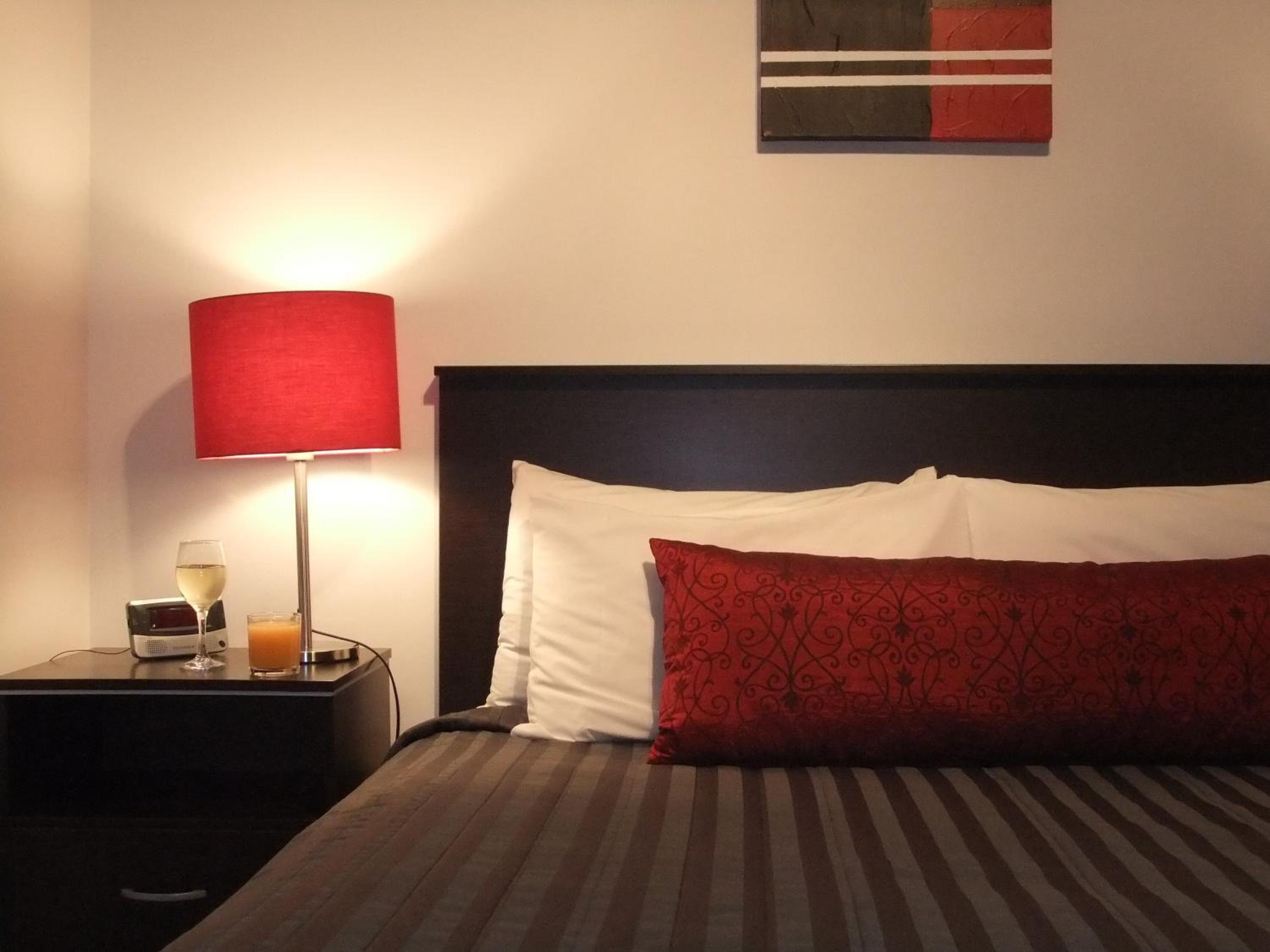 One-Bedroom Apartment - Photo 2