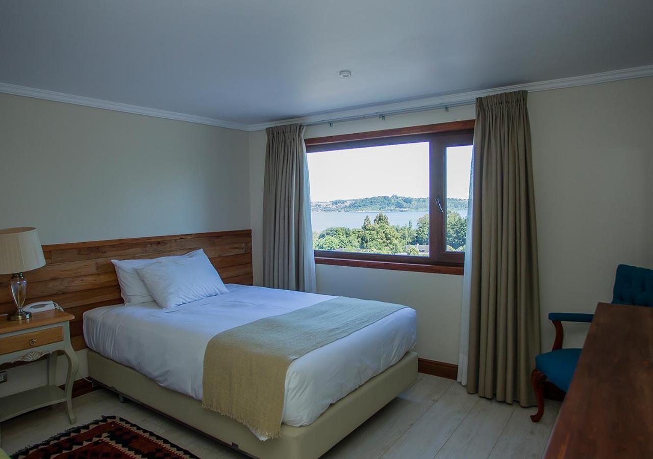 Twin Room with Lake View photo 2
