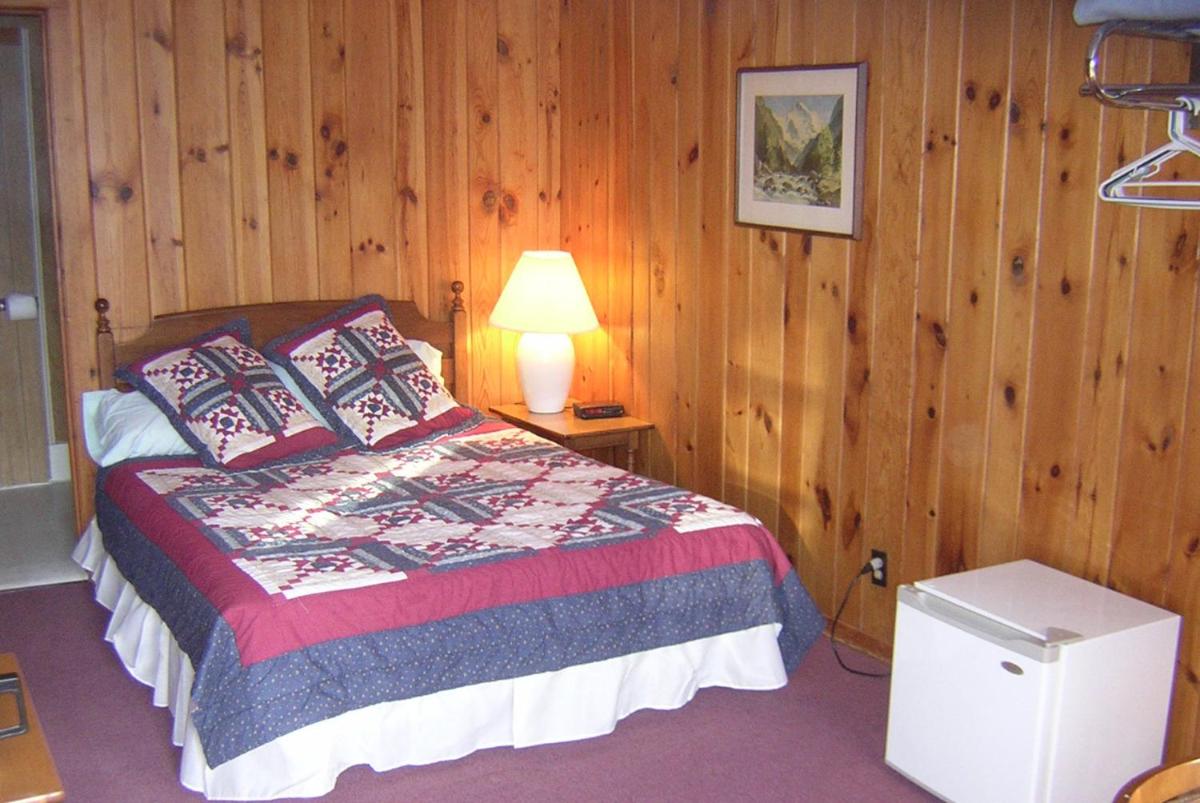 Queen Room photo 2