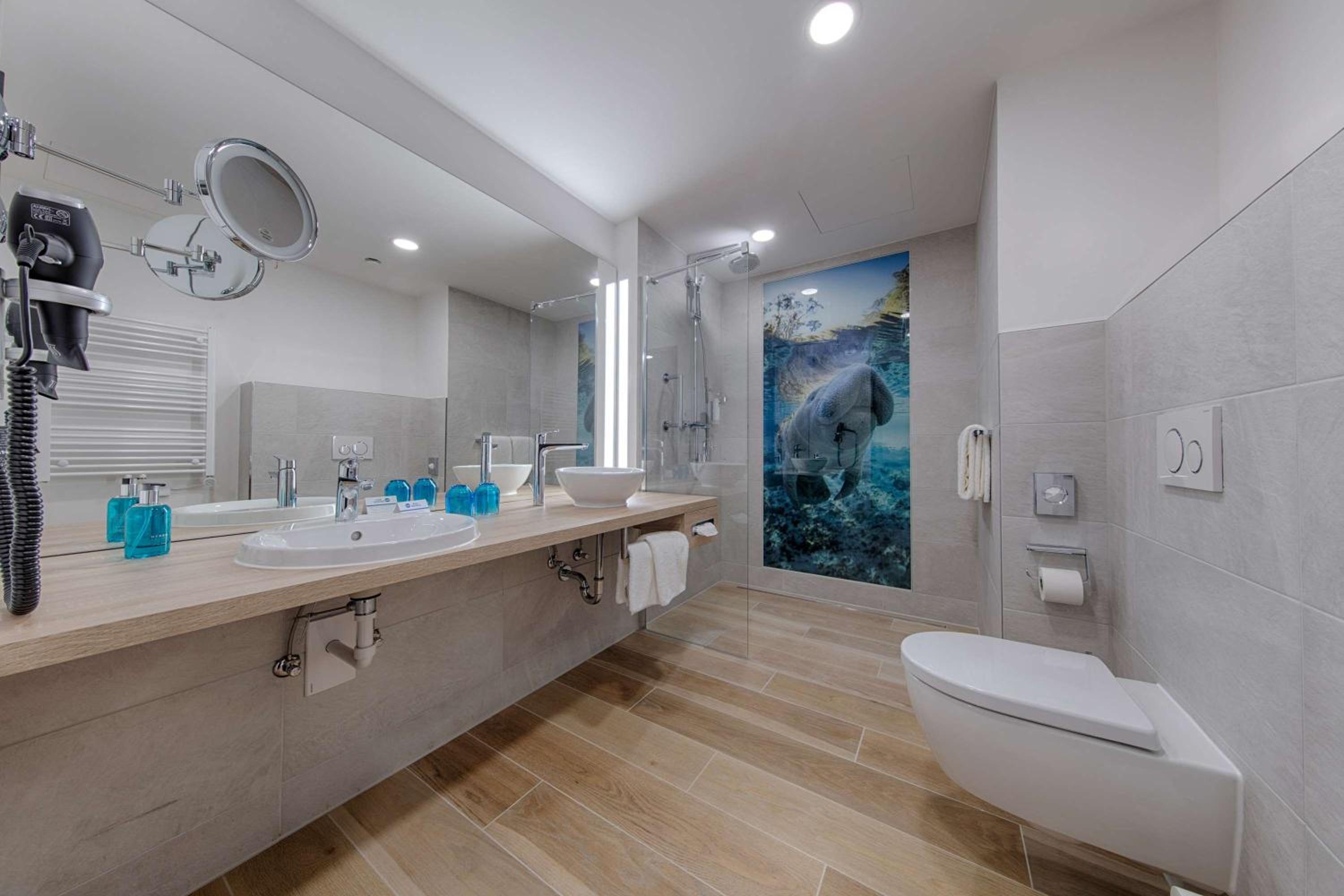 Larger Comfort King Room photo 3