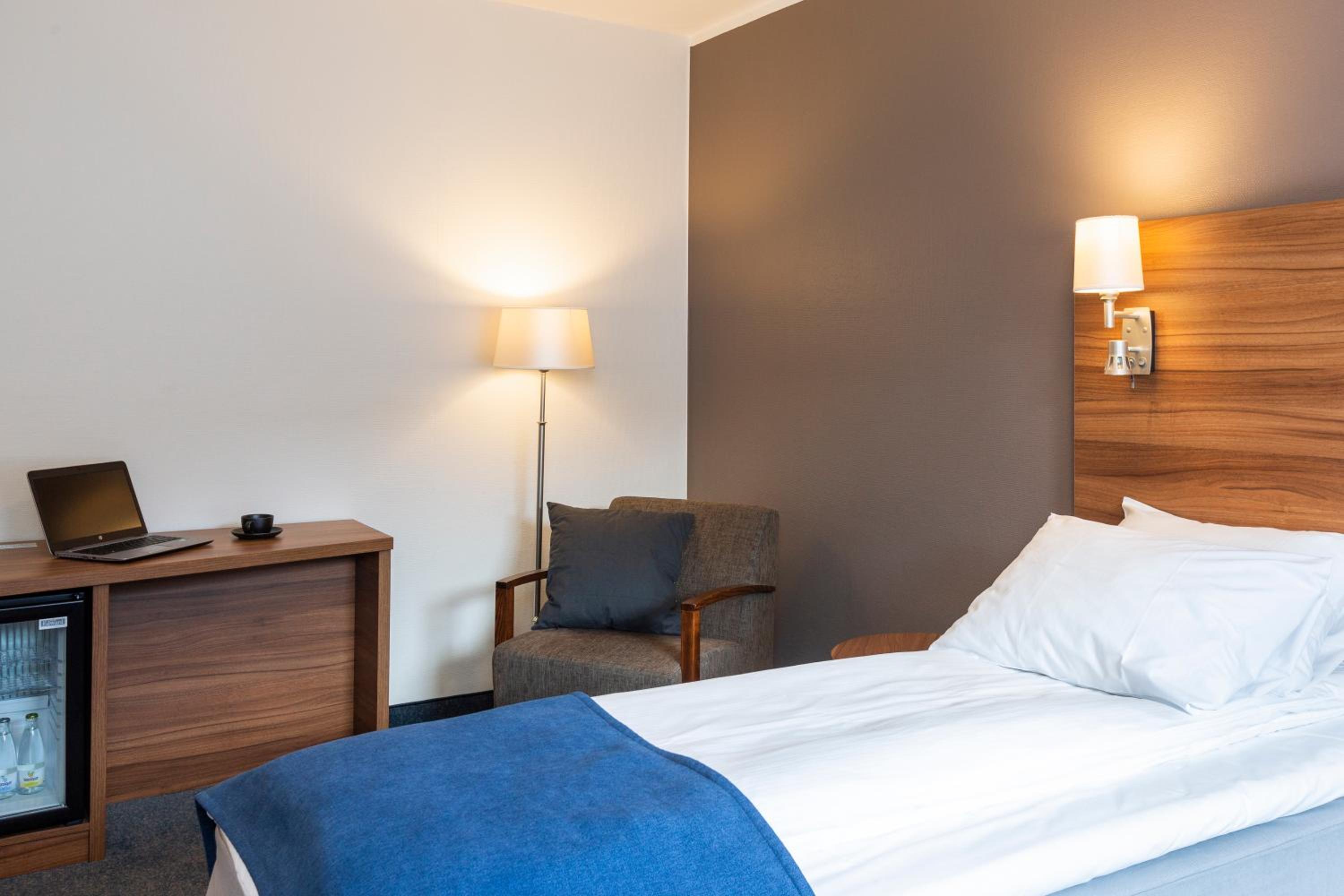 Standard Twin Room - Photo 4
