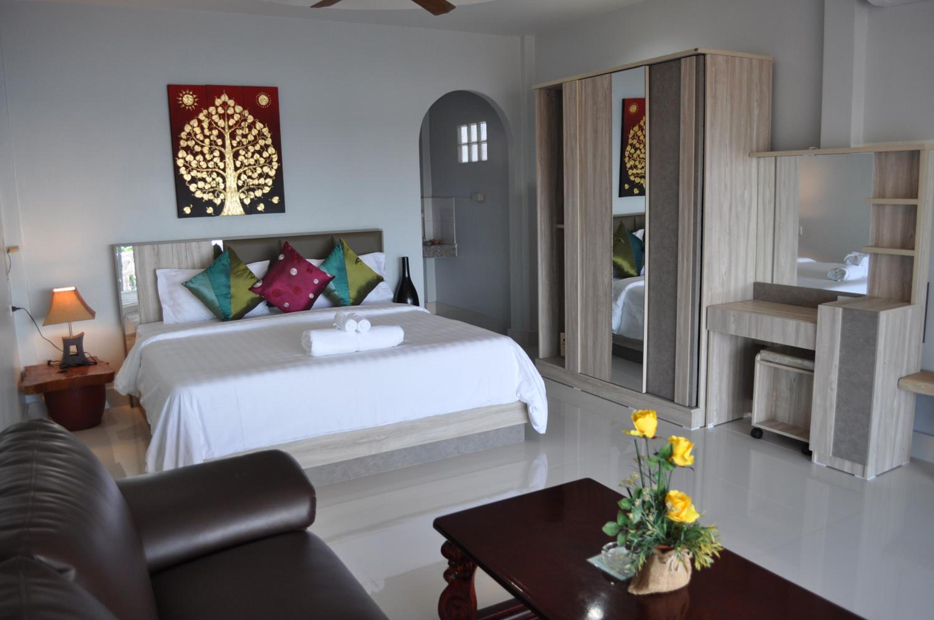 Deluxe Sea View Double Bed with Balcony photo 2