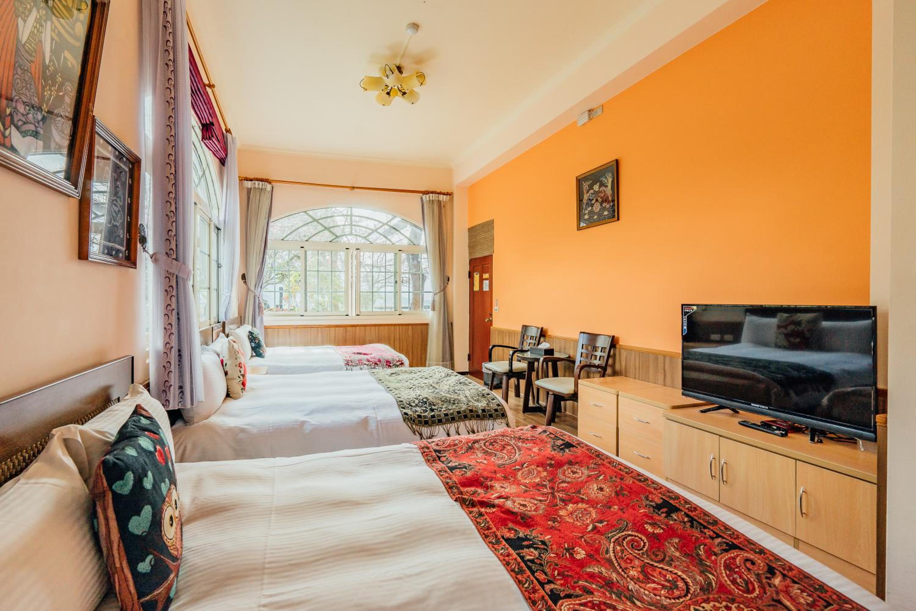 Family Room with Mountain View photo 2