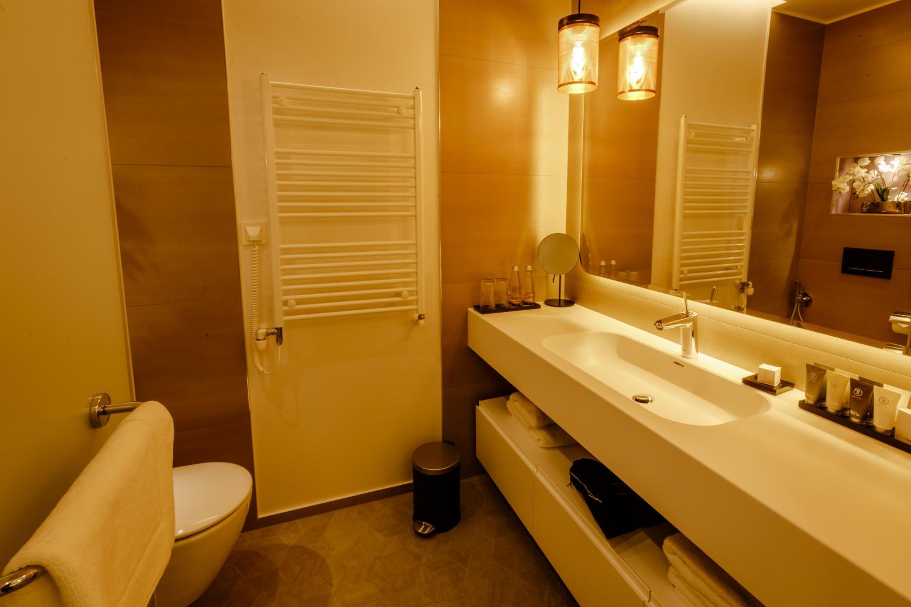 Double or Twin Room with Balcony - Photo 6