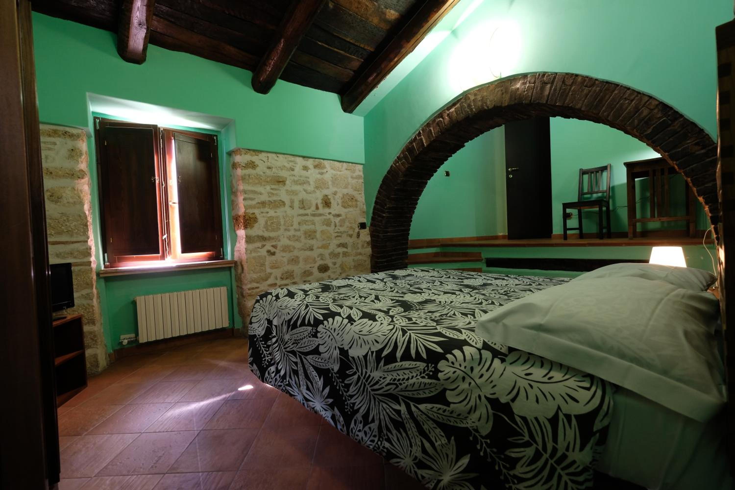 Double Room - Photo 7
