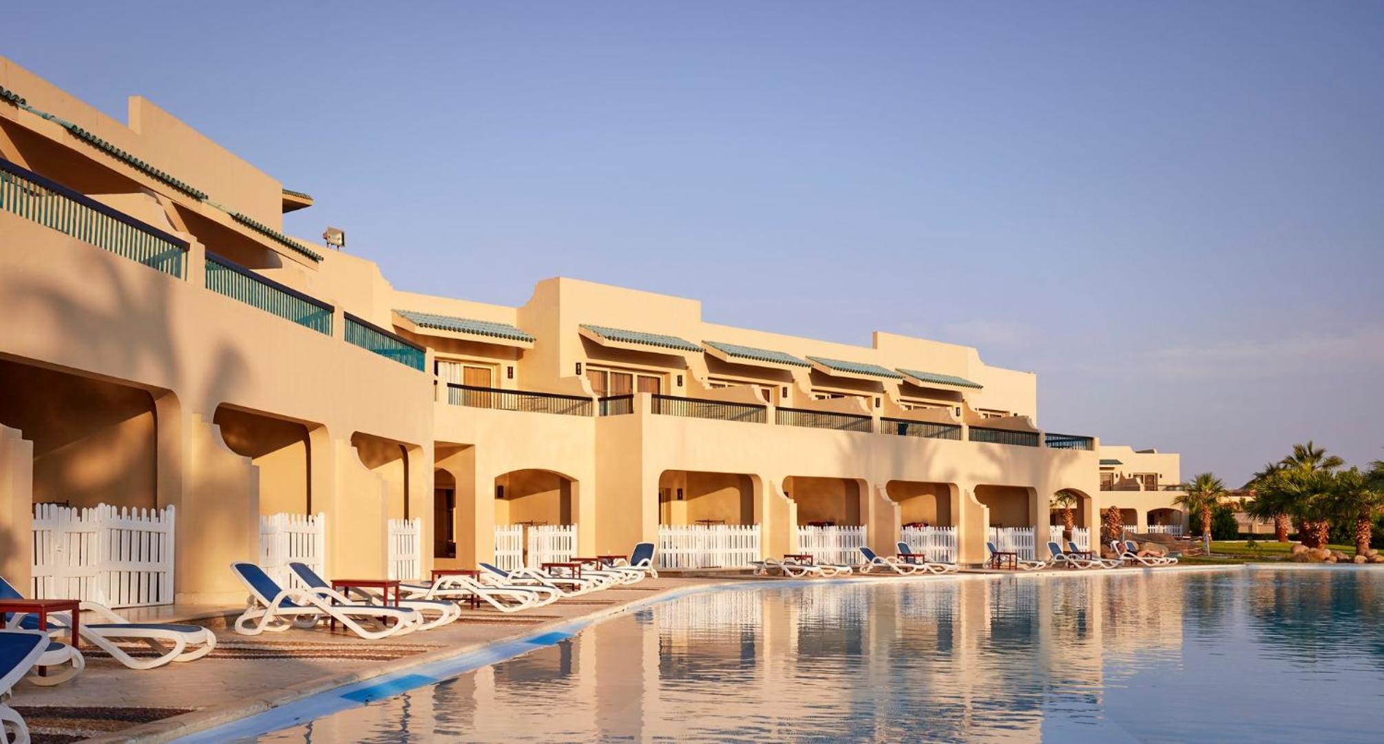 Swim-Up Room thumbnail 5