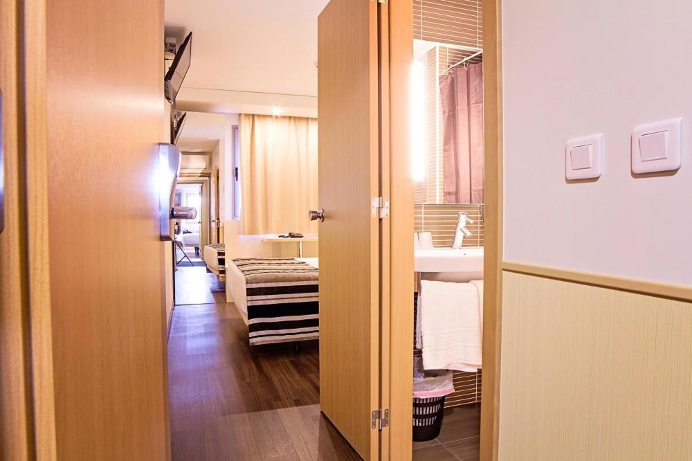Standard Double Room - Photo 3