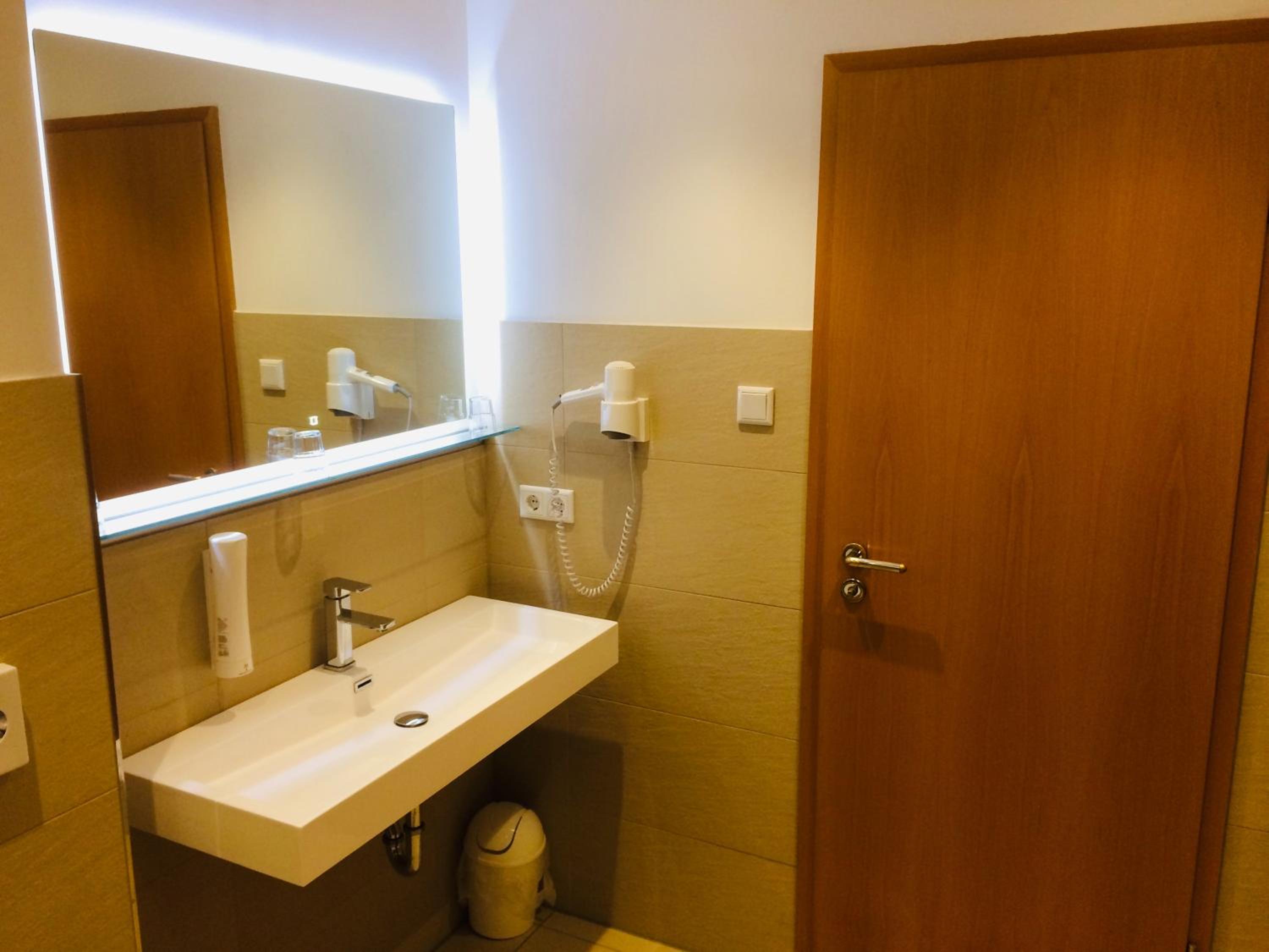 Triple Room (2 Adults + 1 Child) photo 2