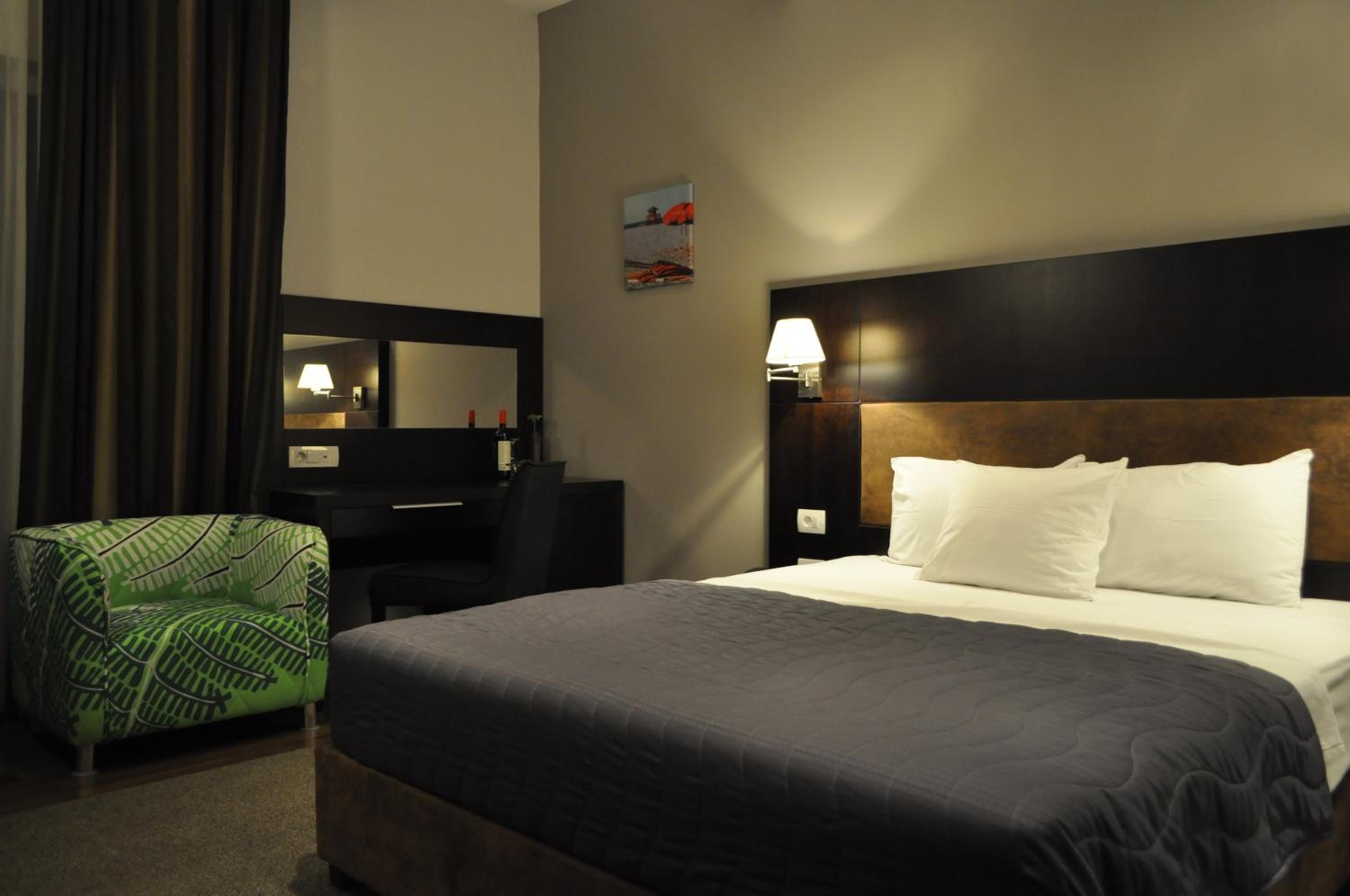 Double Room - Photo 8