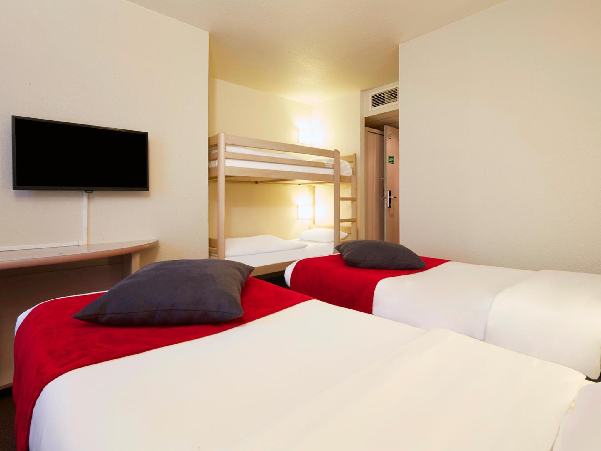 Standard Twin Room with Bunk Beds (1-4 Adults) - Photo 3