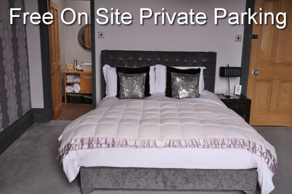 Double Room with Four Poster Bed photo 2