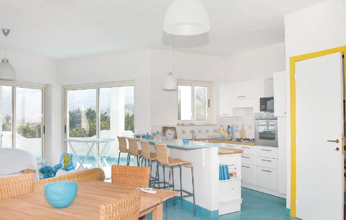 Three-Bedroom Villa photo 2
