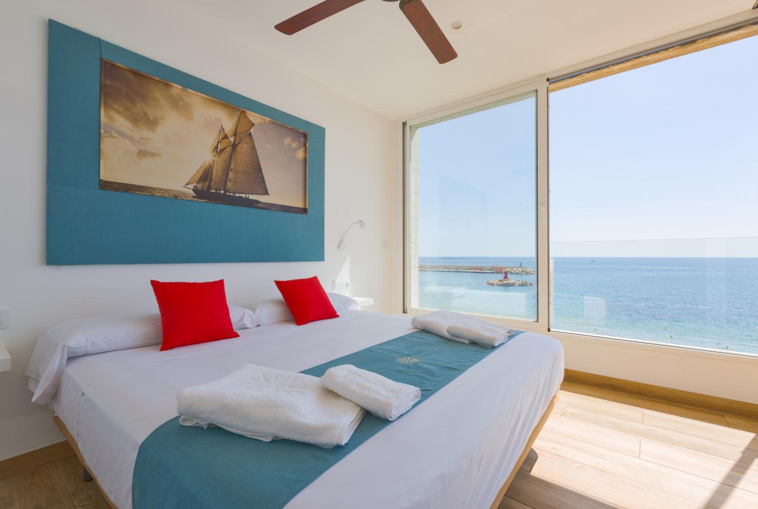 Estudio con vista al mar