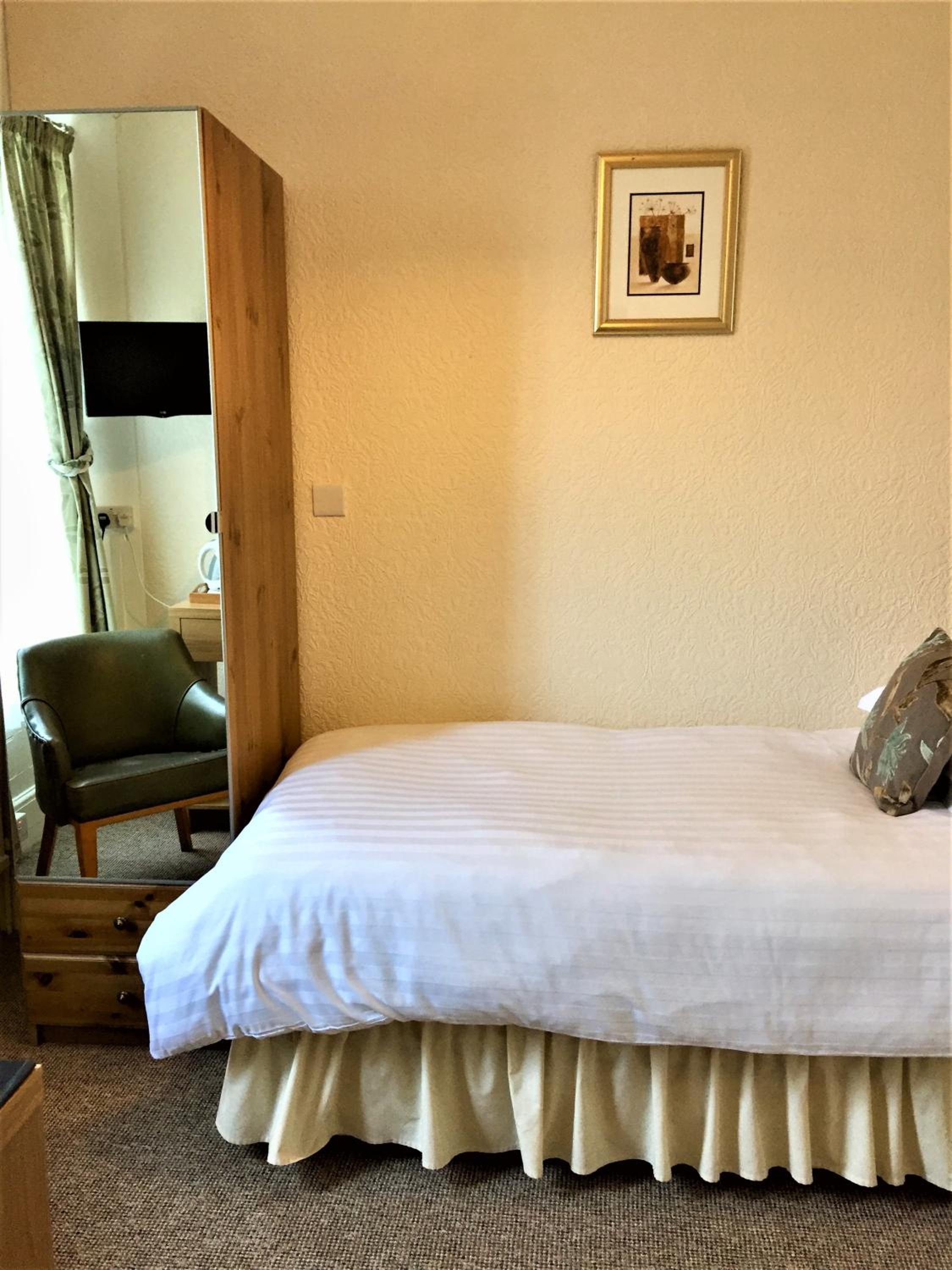 Small Single Room photo 2