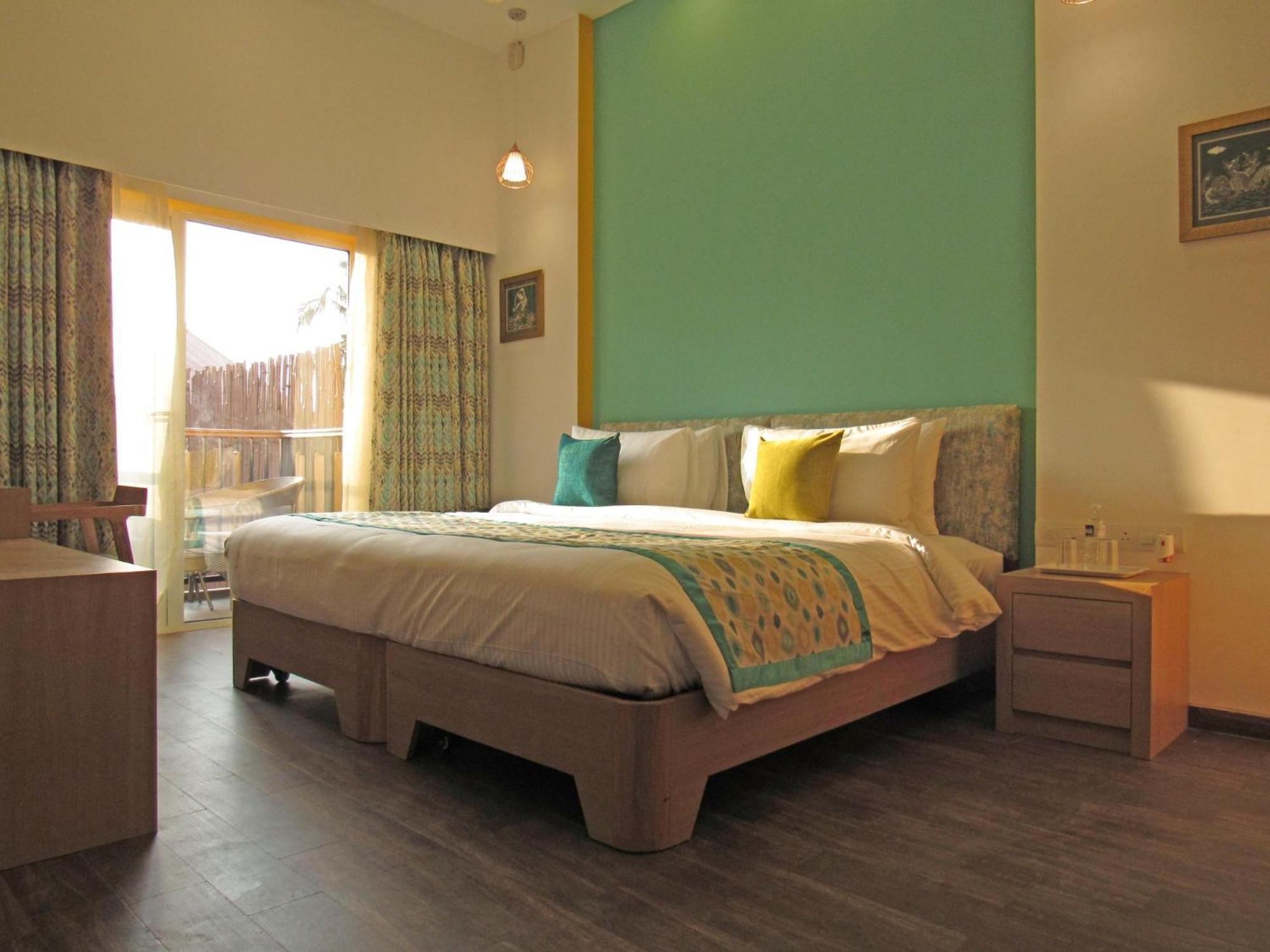 Pool Side Room - Photo 7