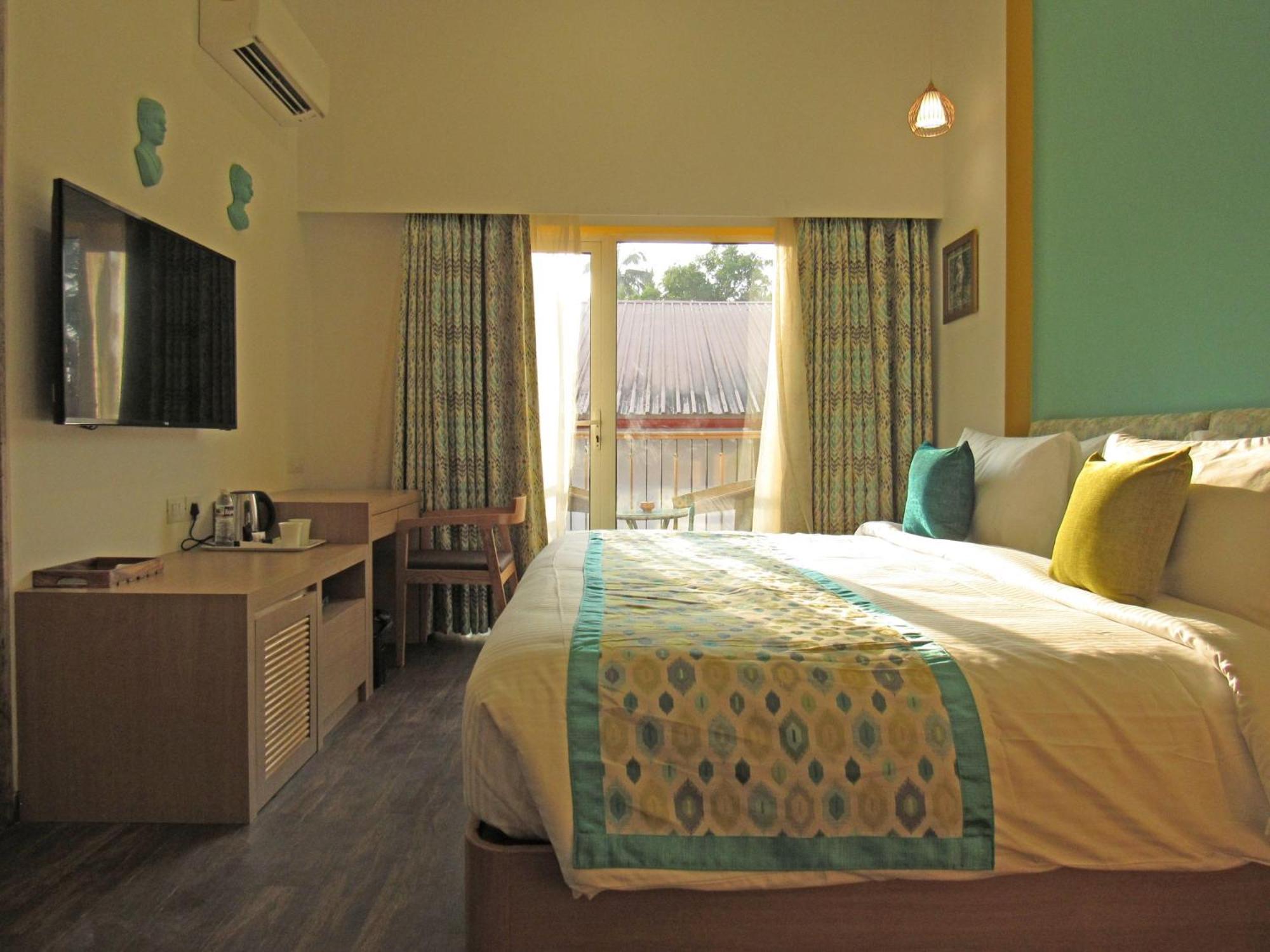 Pool Side Room - Photo 6