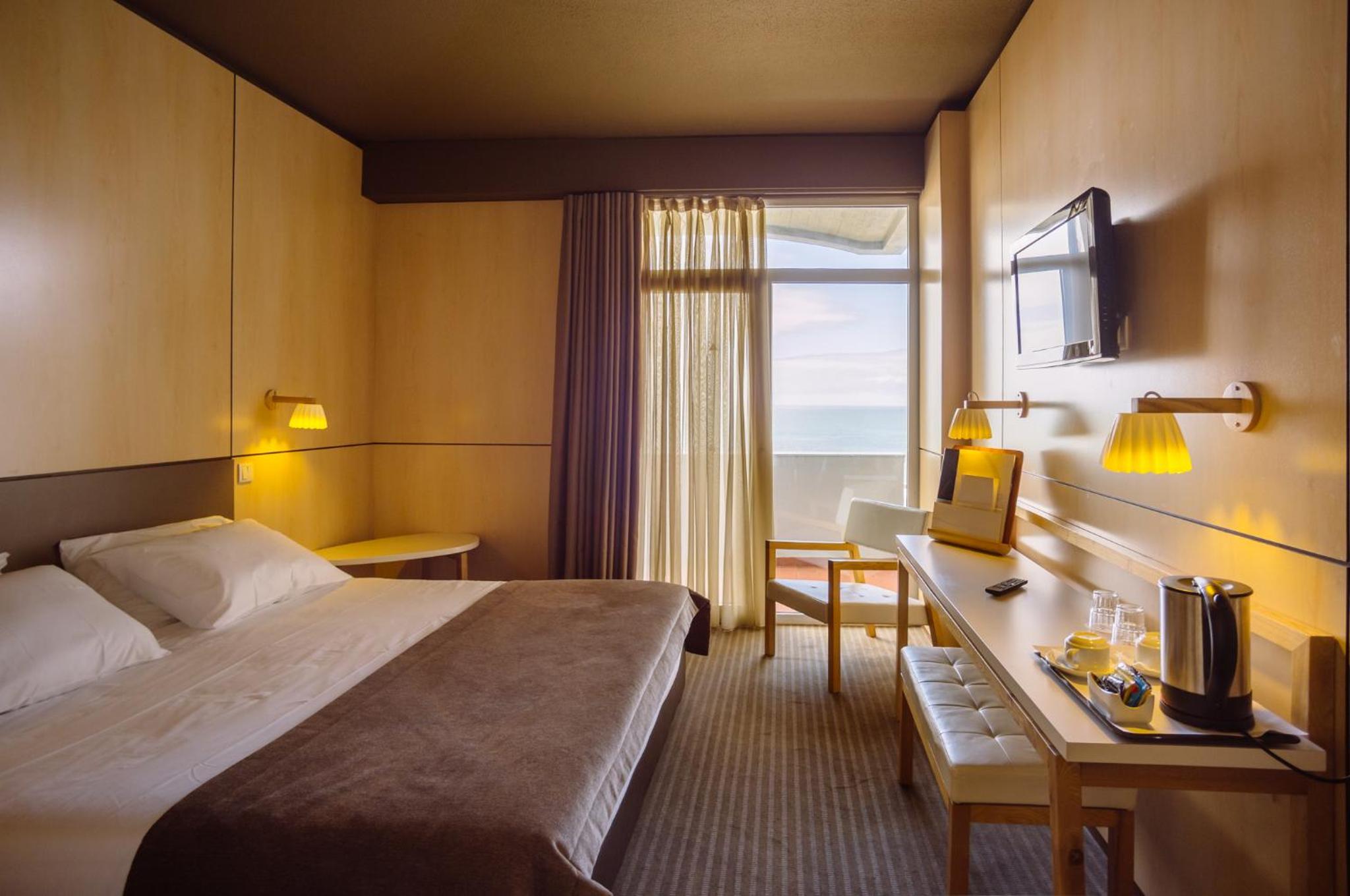Double Room with Sea View - Photo 1