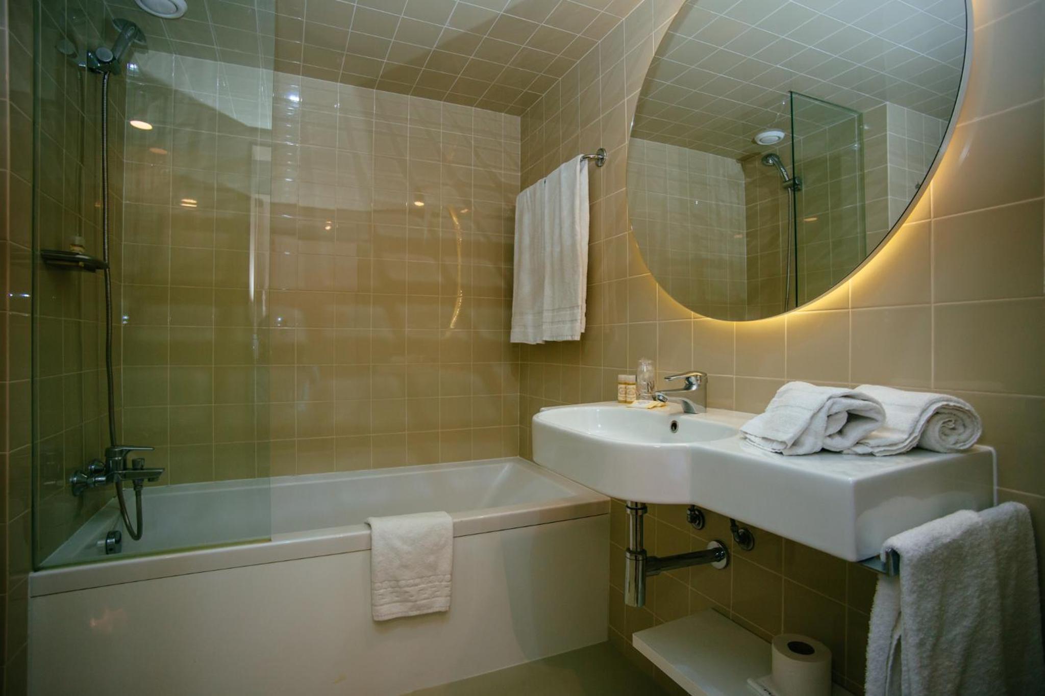Twin Room with Sea View - Photo 3