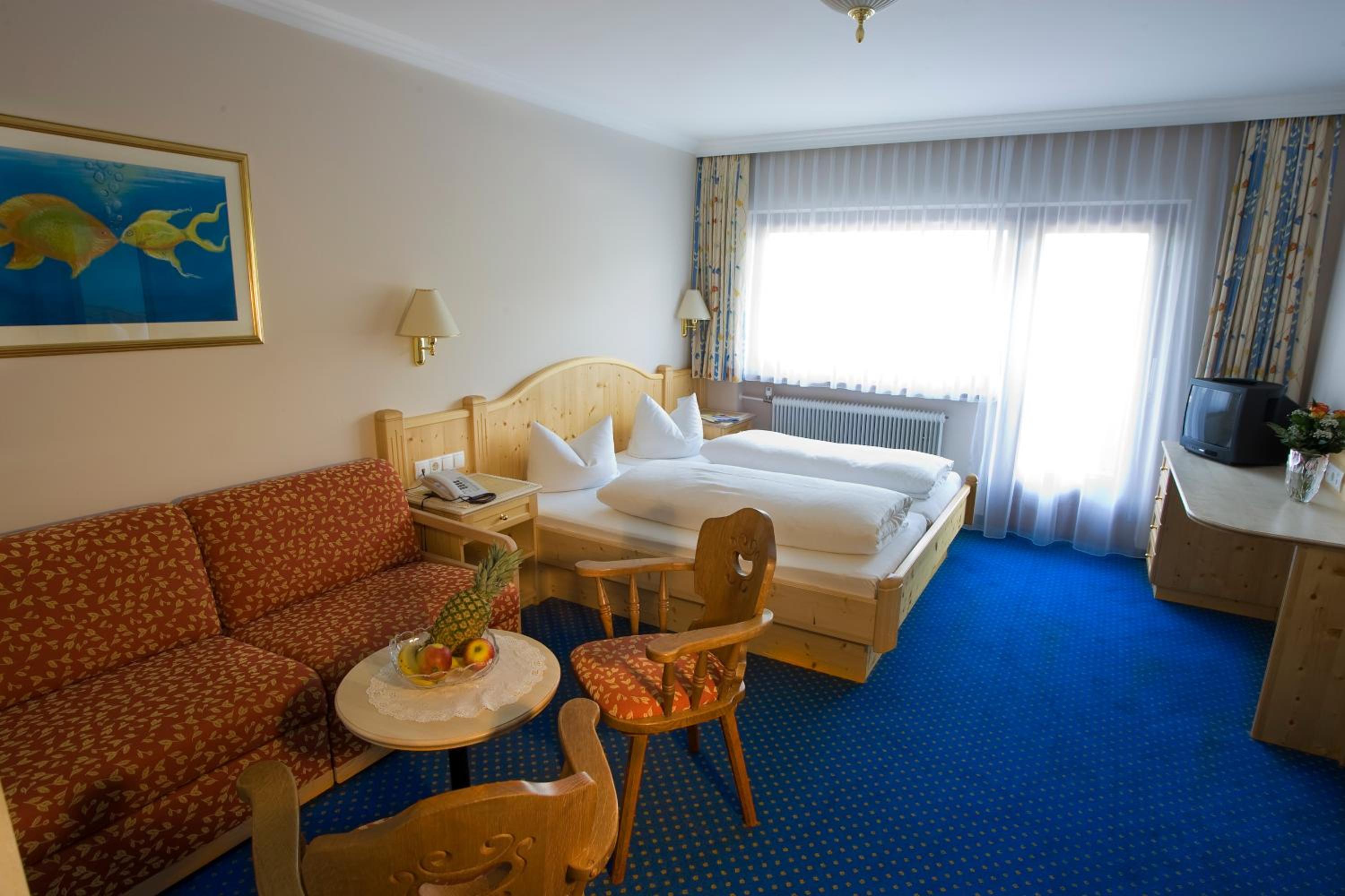 Suite - Photo 1