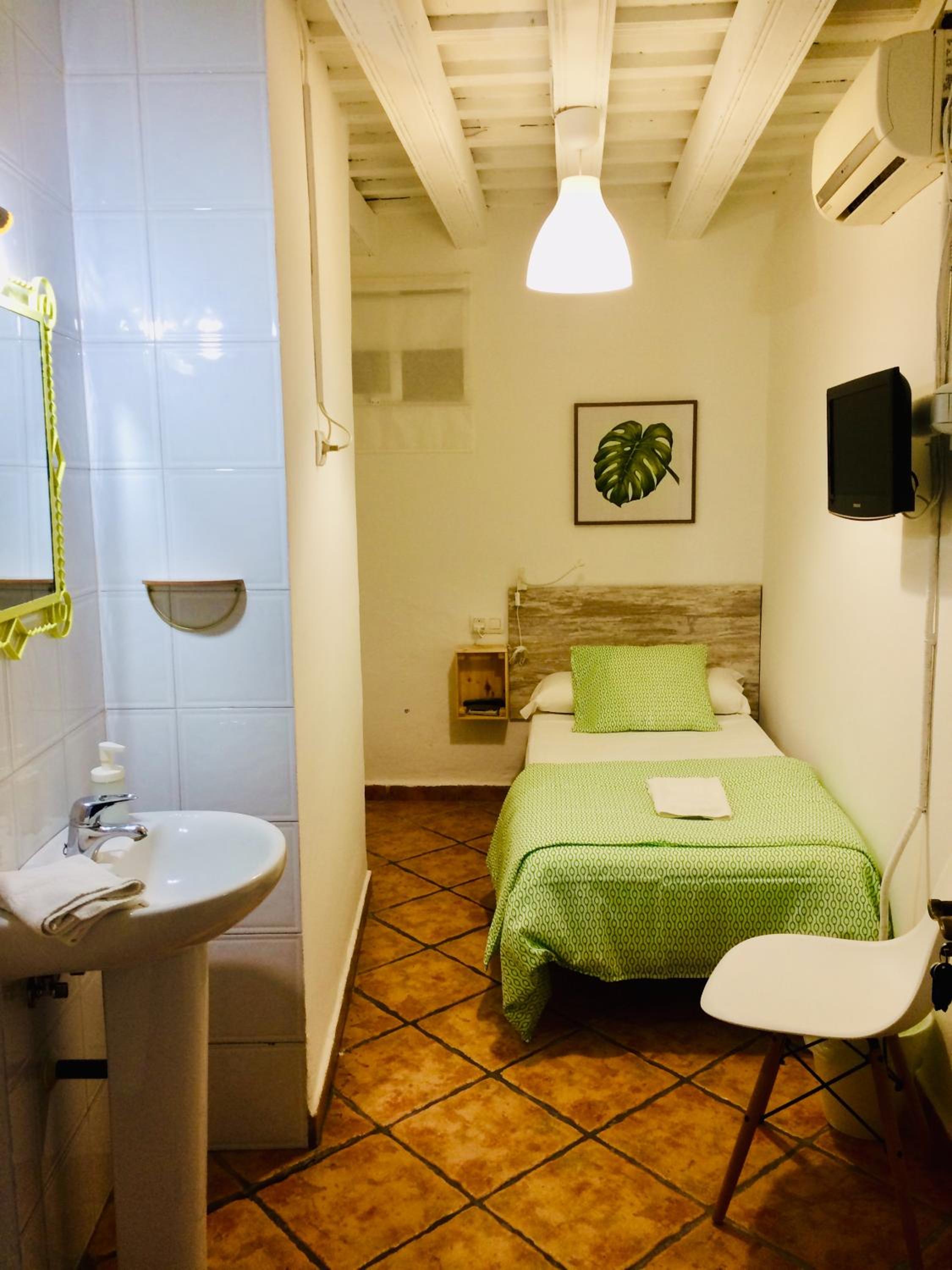 Habitación individual con baño compartido