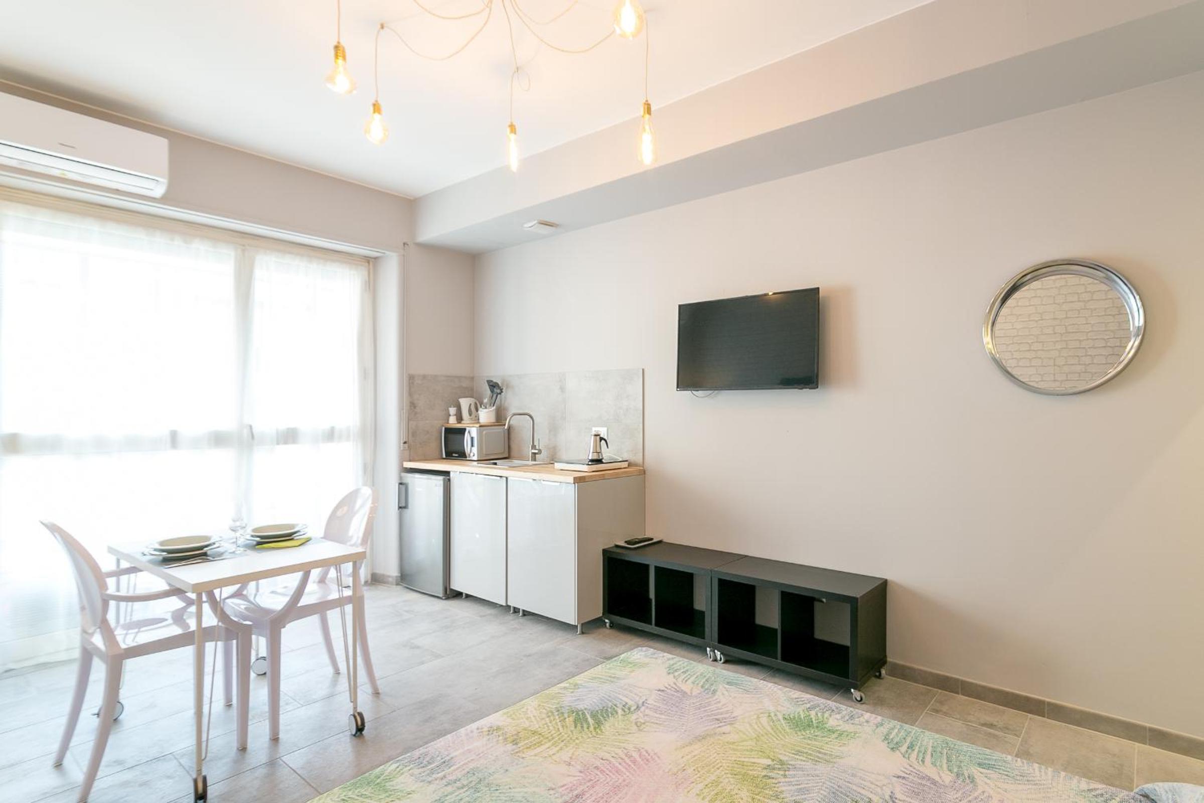 One-Bedroom Apartment