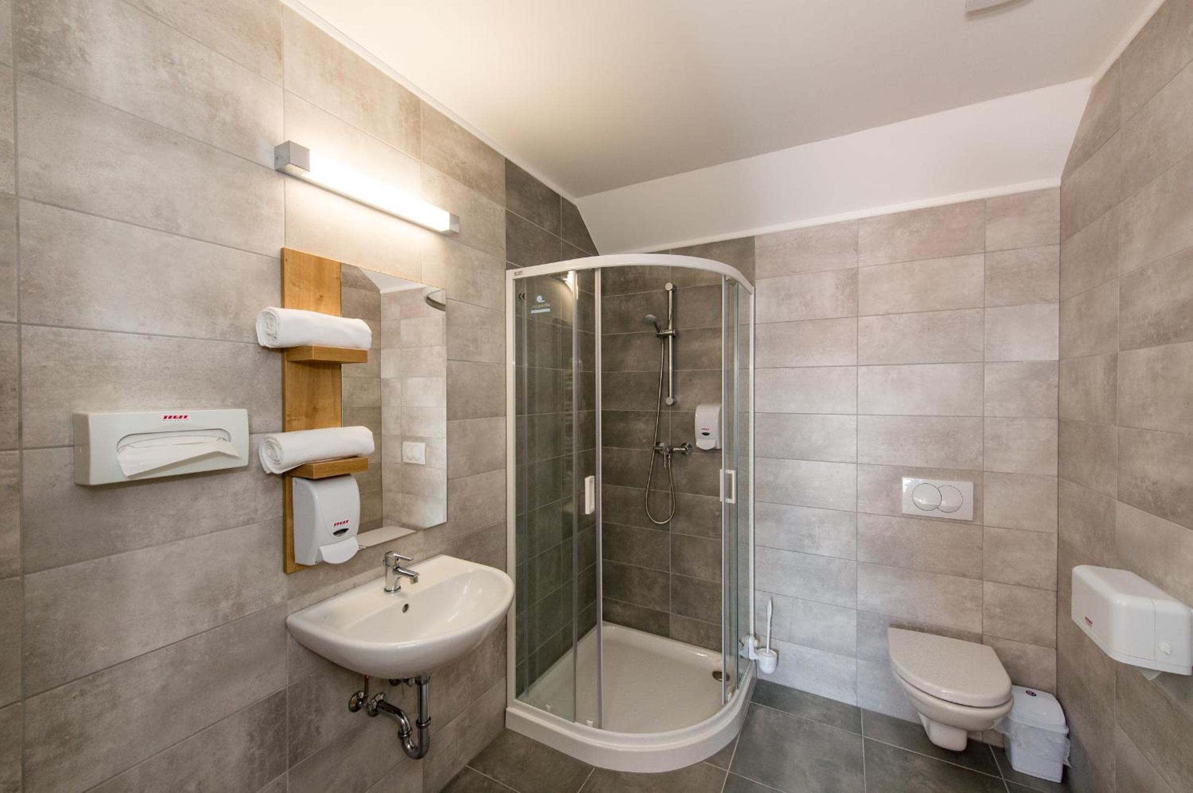 Superior Double Room with Two Double Beds - Photo 6
