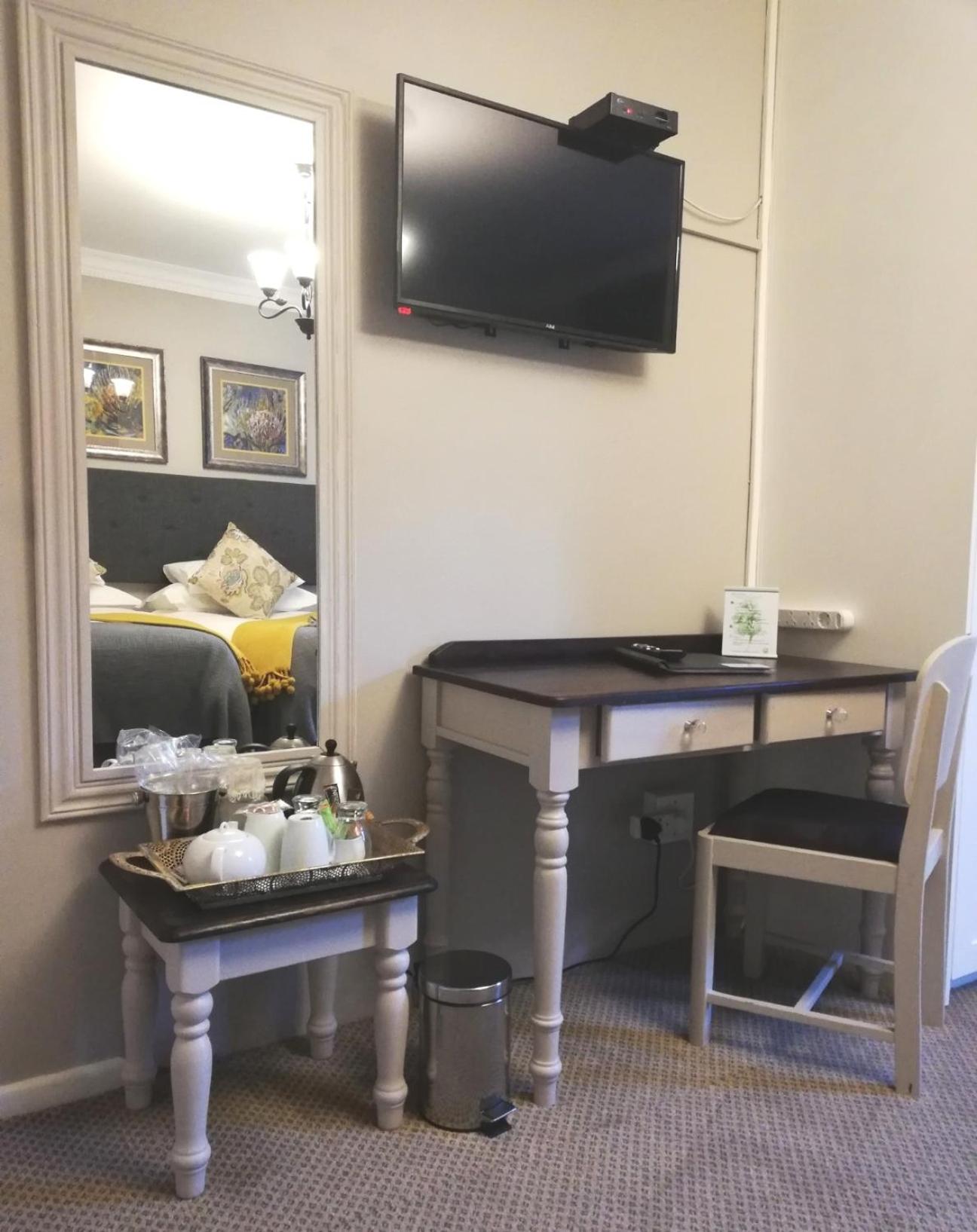 Double Room with Garden View - Photo 4