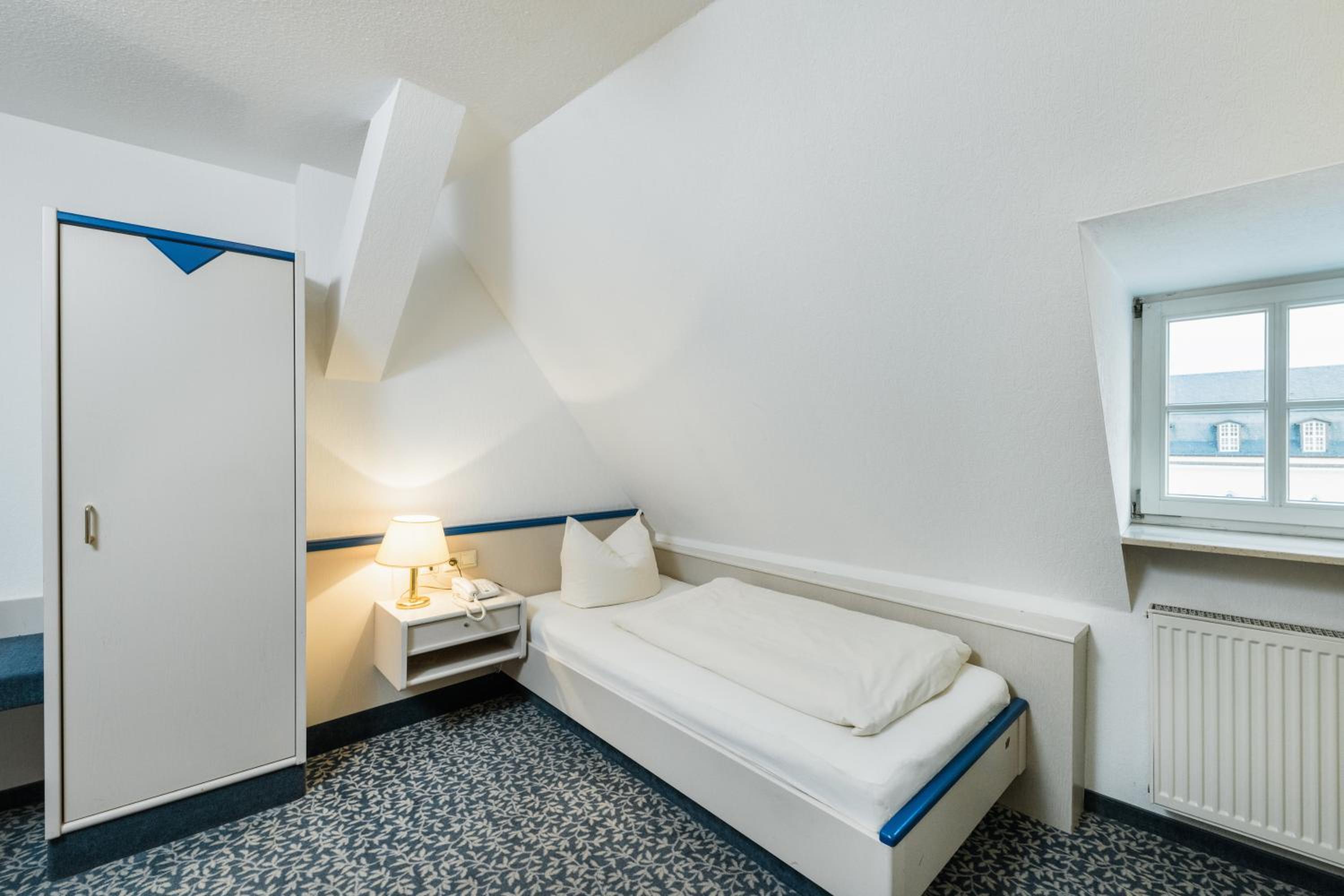 Small Single Room photo 1