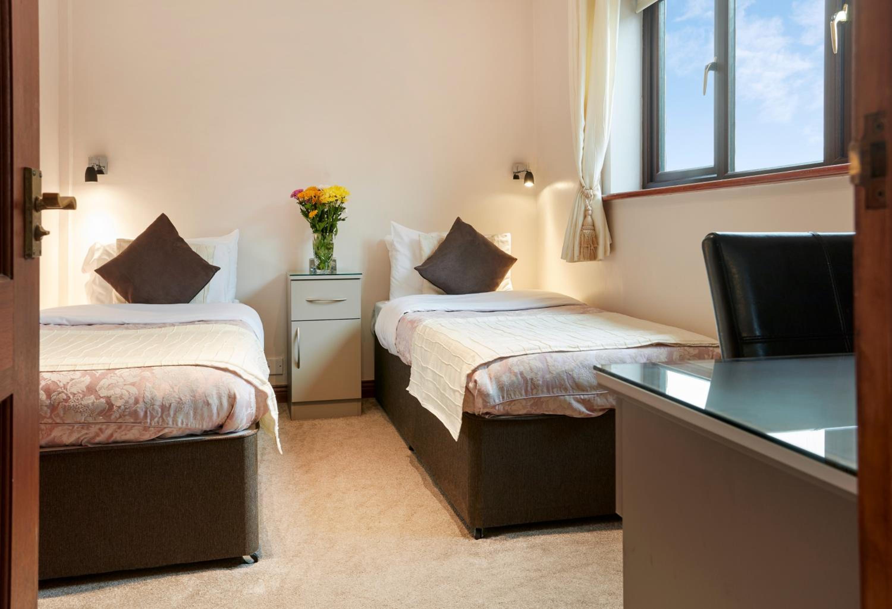 Standard Twin Room photo 2