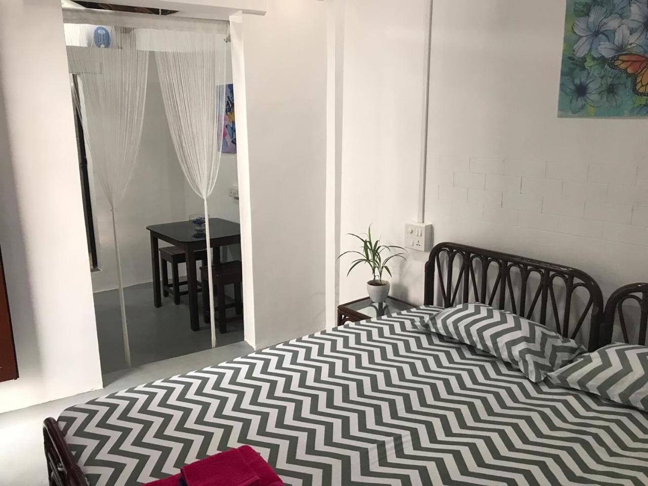 Deluxe Double Room with Shower (Non AC) - Photo 10