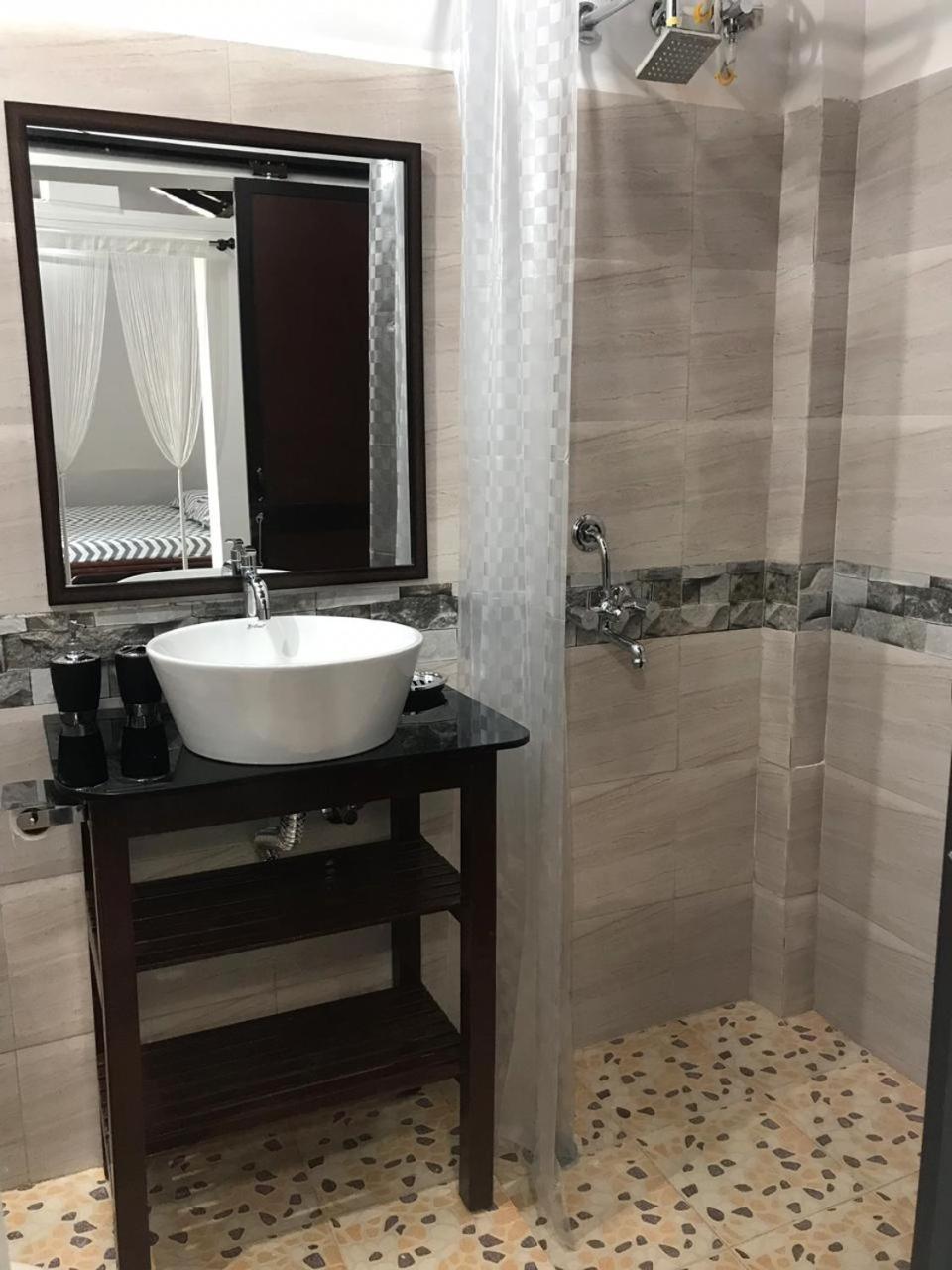 Deluxe Double Room with Shower (Non AC) - Photo 9