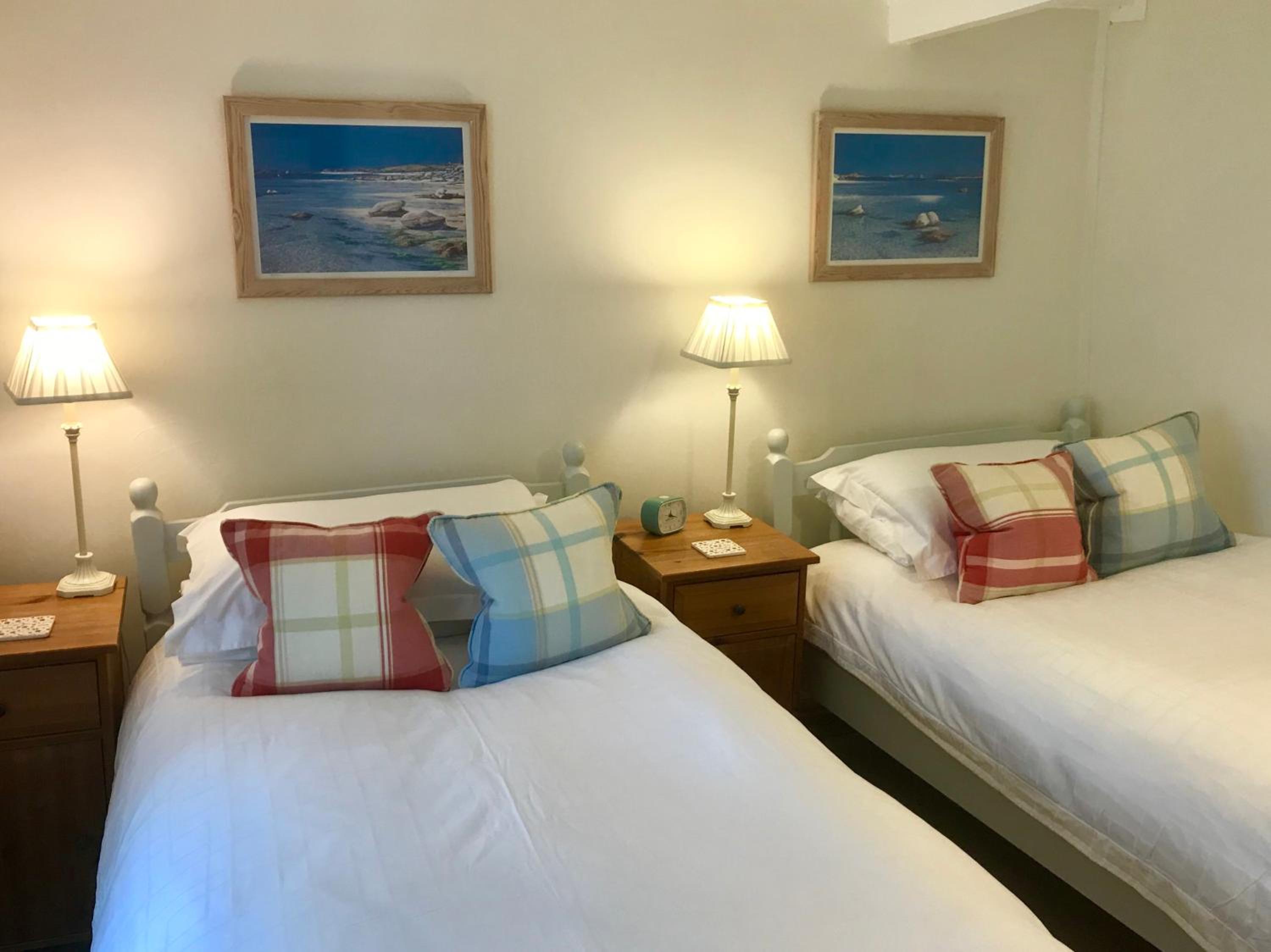 Twin Room with Shower