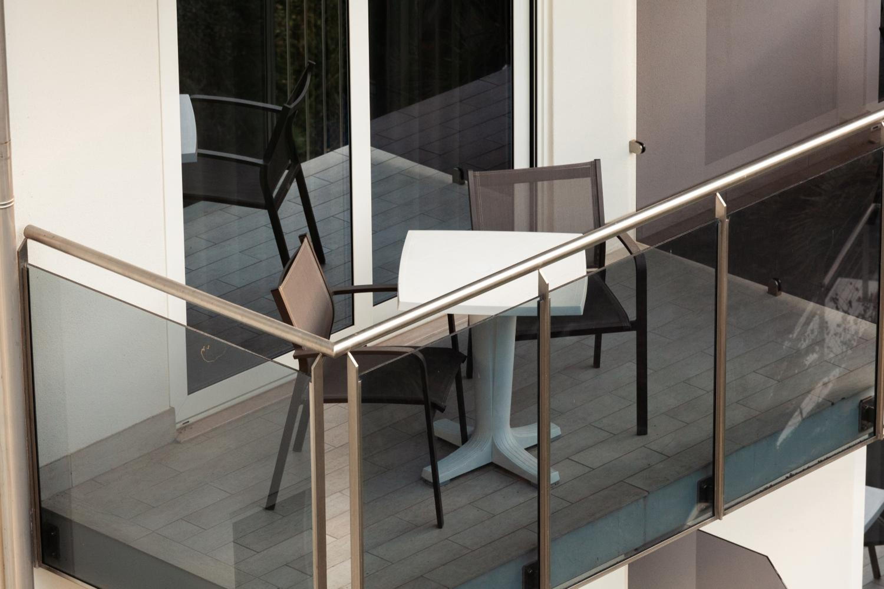 Standard Double or Twin Room with Balcony - Photo 10